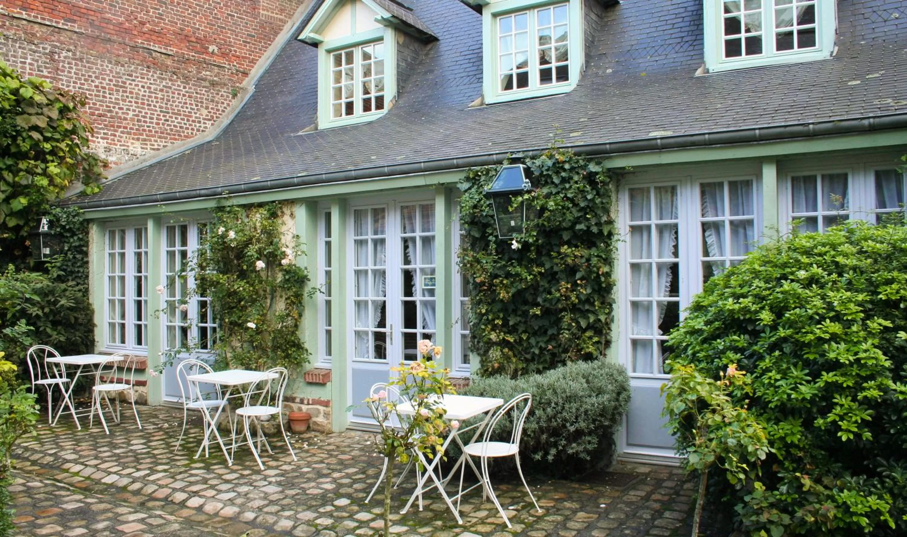Balcony/Terrace in Relais Hôtelier Douce France