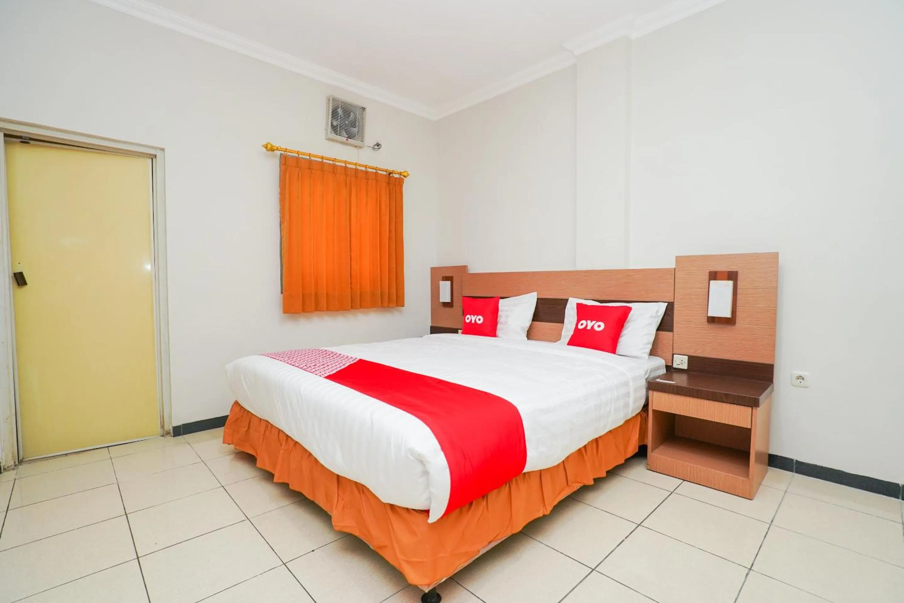 Deluxe Double Room in Hotel O Graha Marina