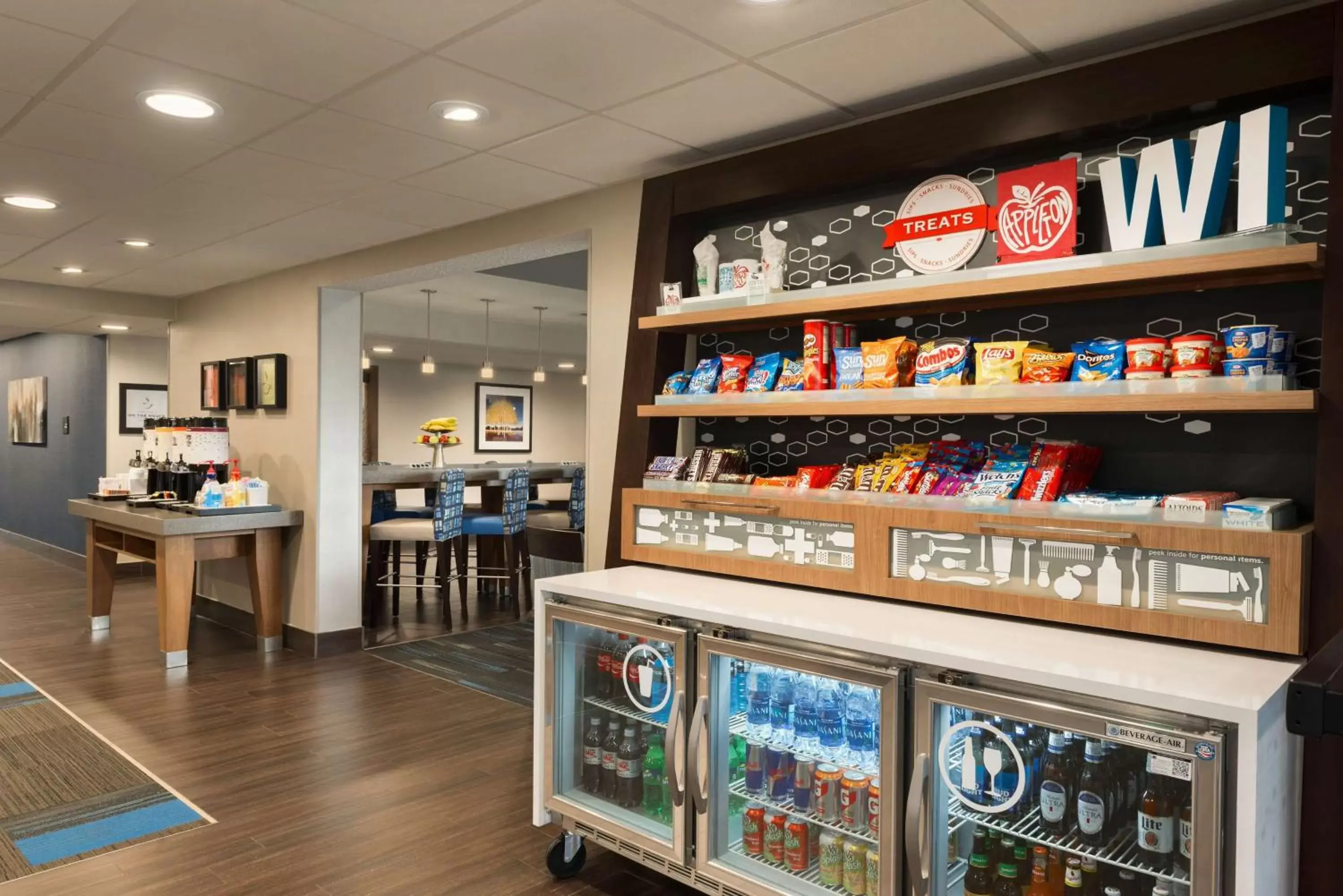 Dining area in Hampton Inn Appleton-Fox River Mall Area