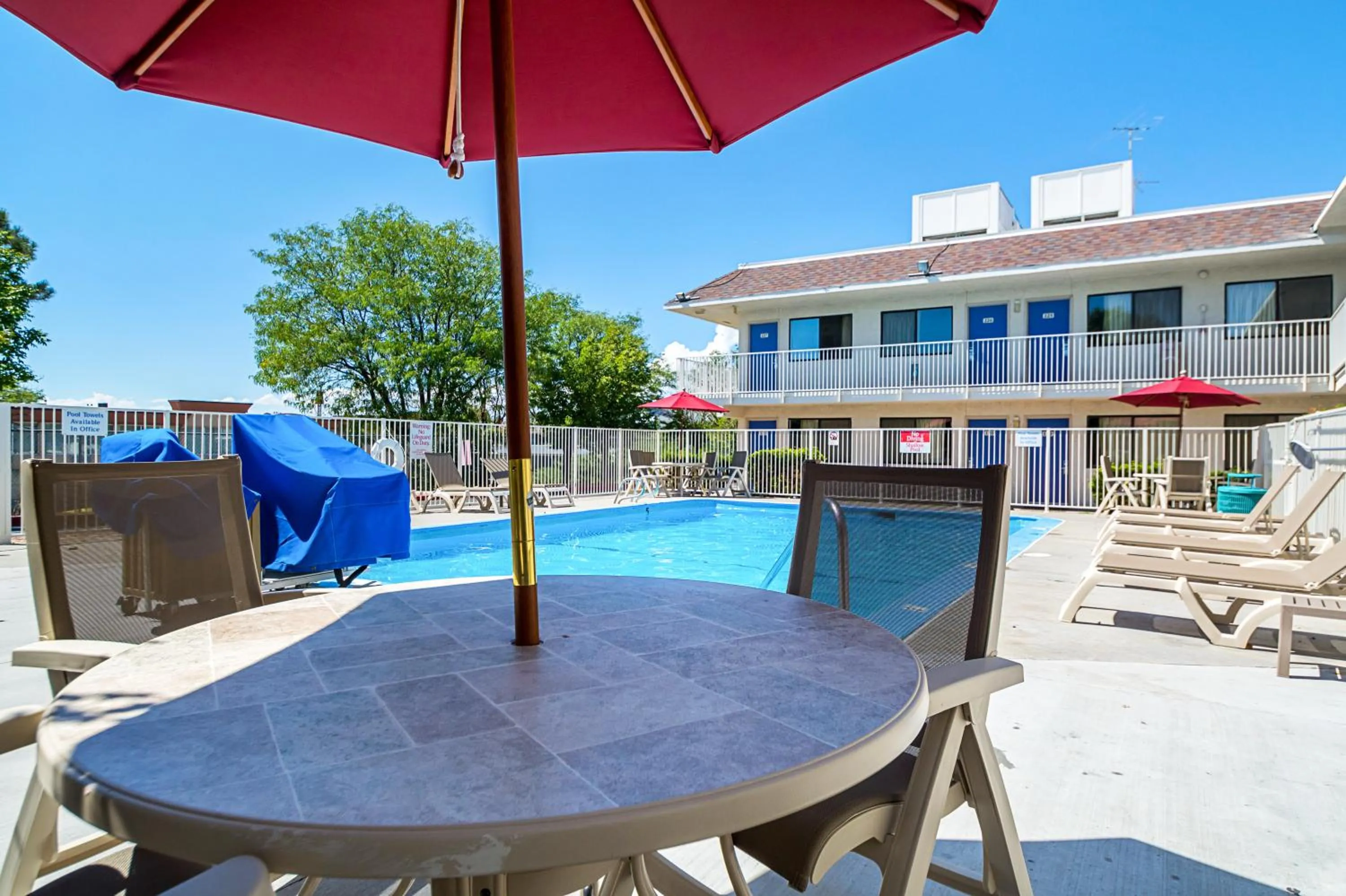 Swimming pool in Motel 6-Pueblo, CO - I-25