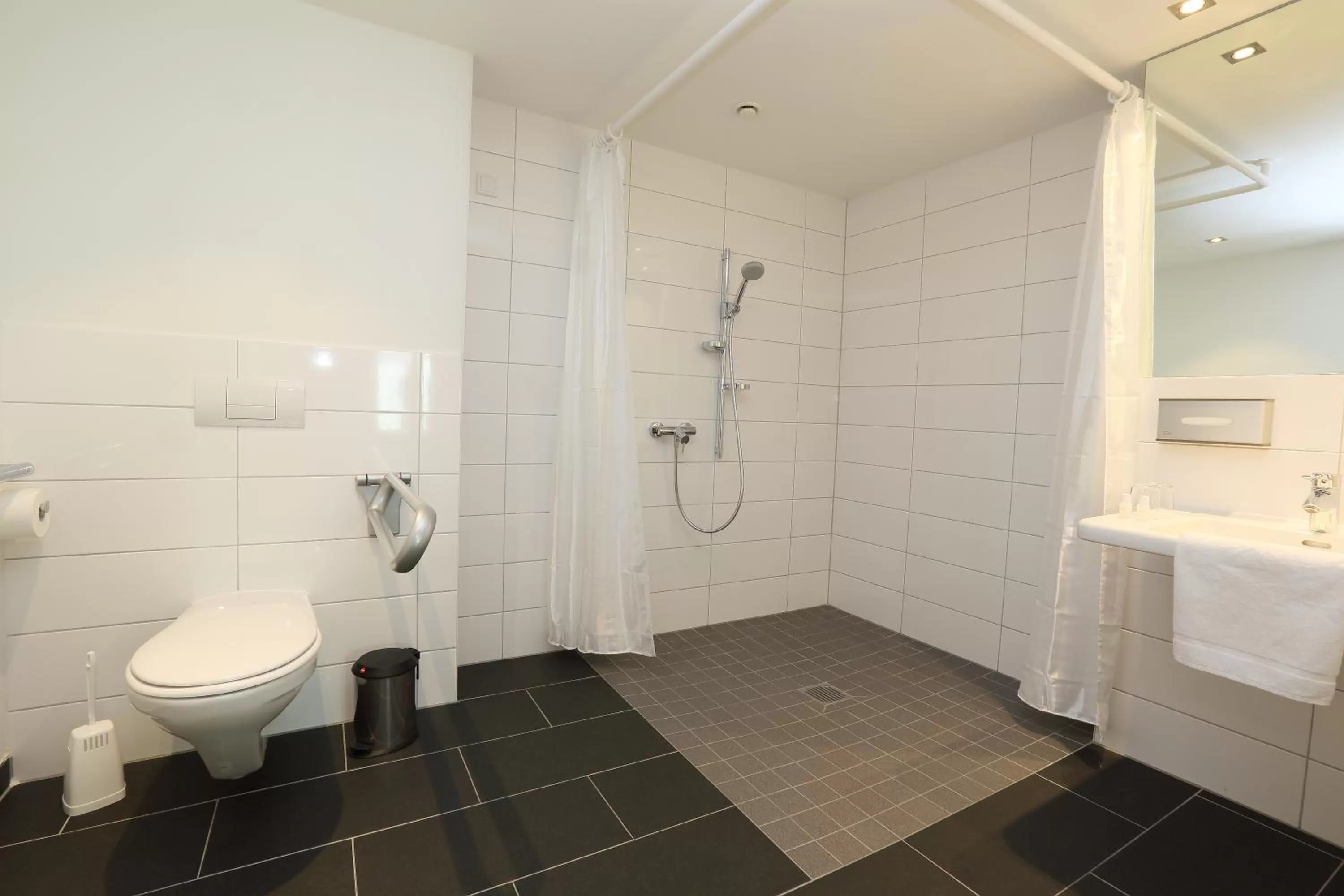 Bathroom in Ardey Hotel