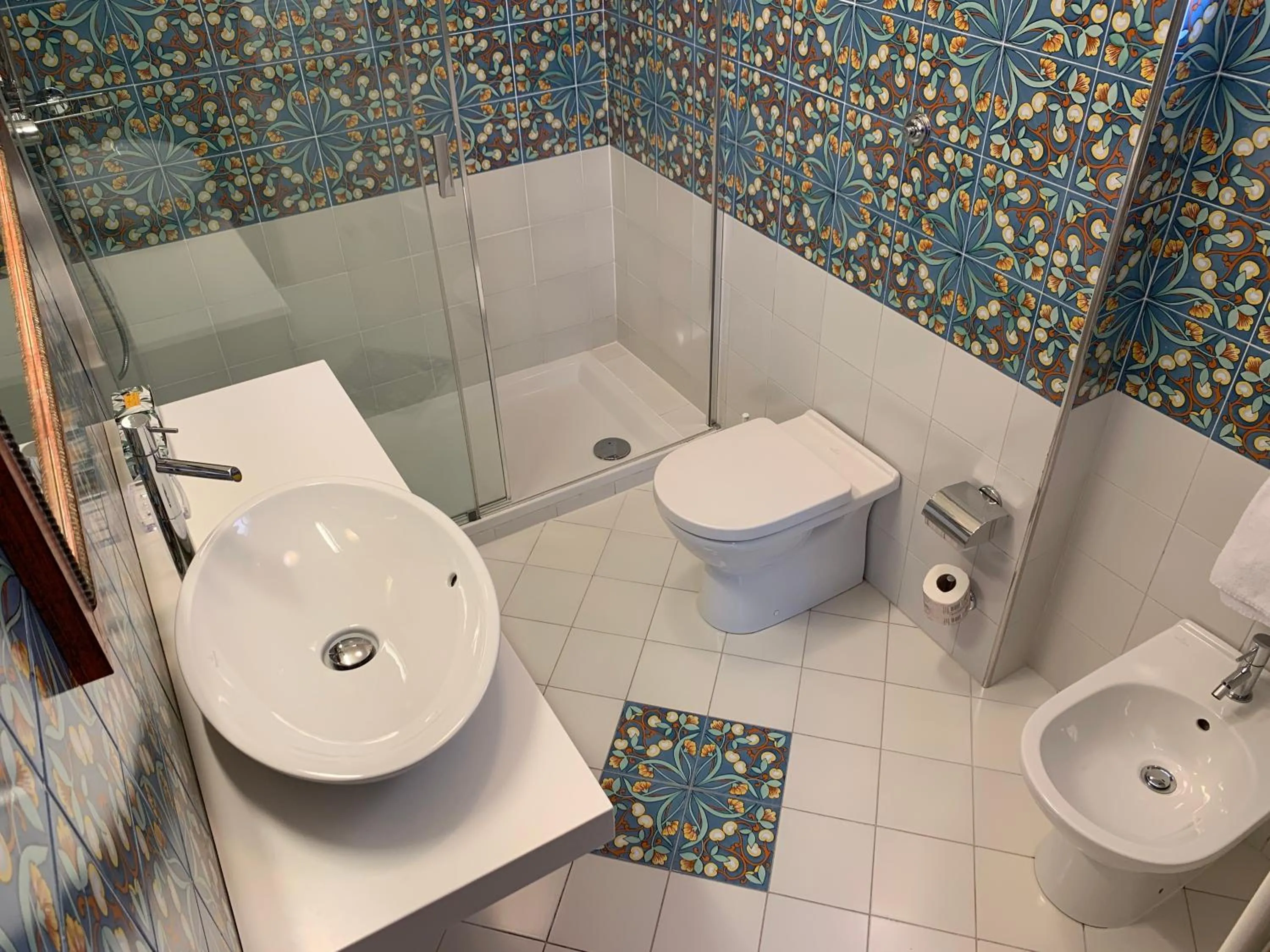 Bathroom in Hotel David