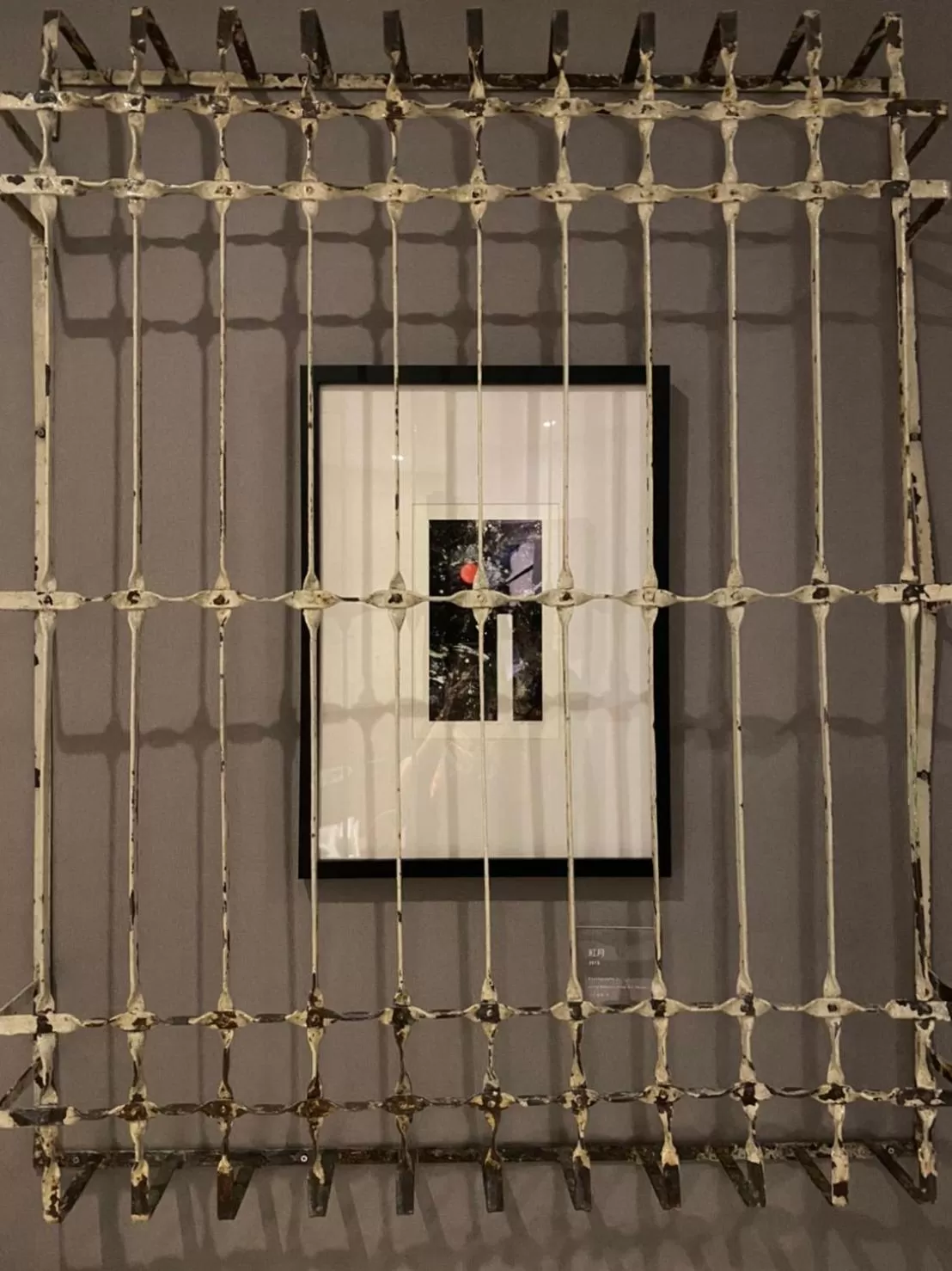 Photo of the whole room in 3 Door Hotel