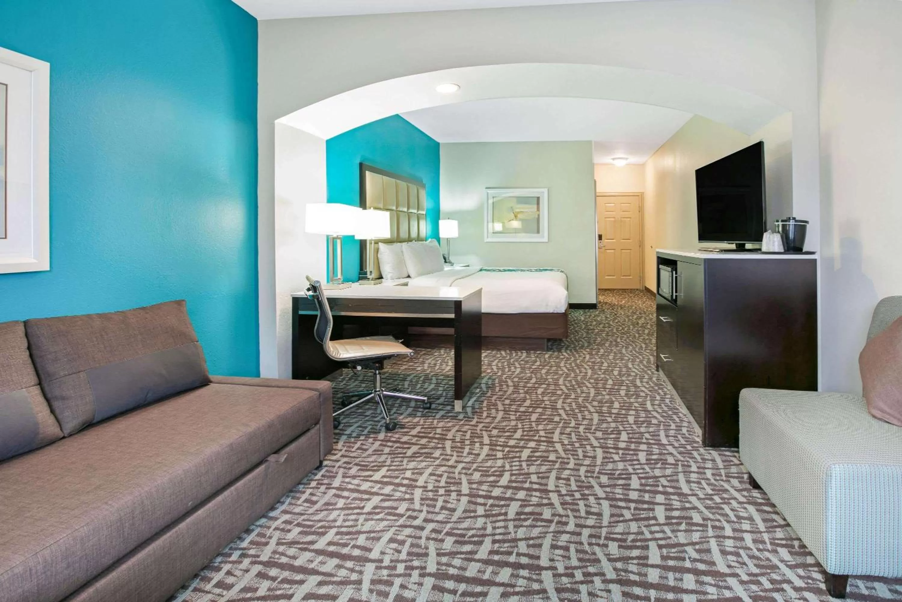 Photo of the whole room in La Quinta Inn and Suites by Wyndham Paris