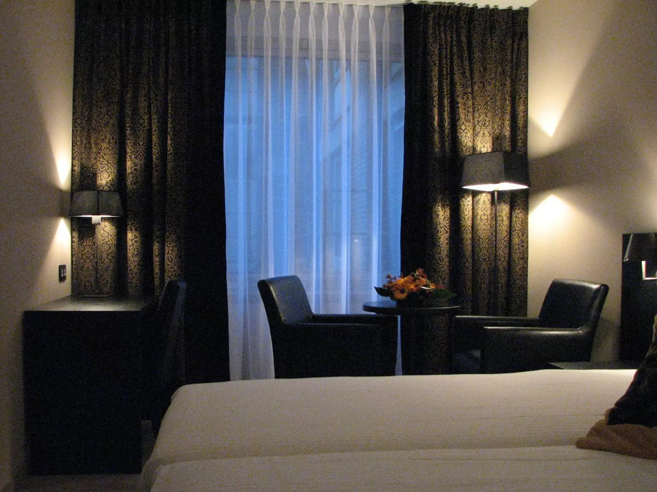 Photo of the whole room, Bed in De Keyser Hotel