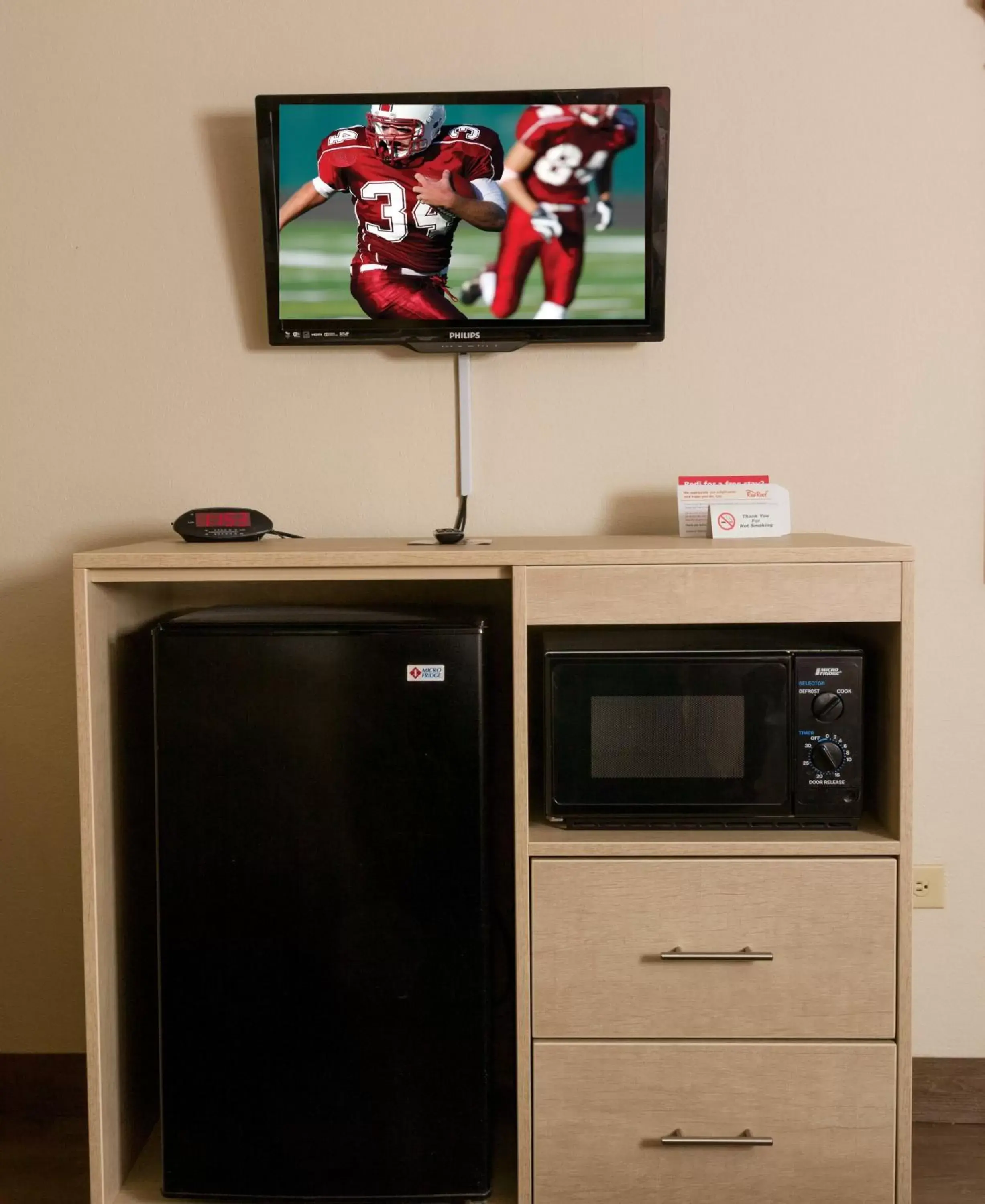 Photo of the whole room, Coffee/Tea Facilities in Red Roof Inn & Suites Pigeon Forge Parkway