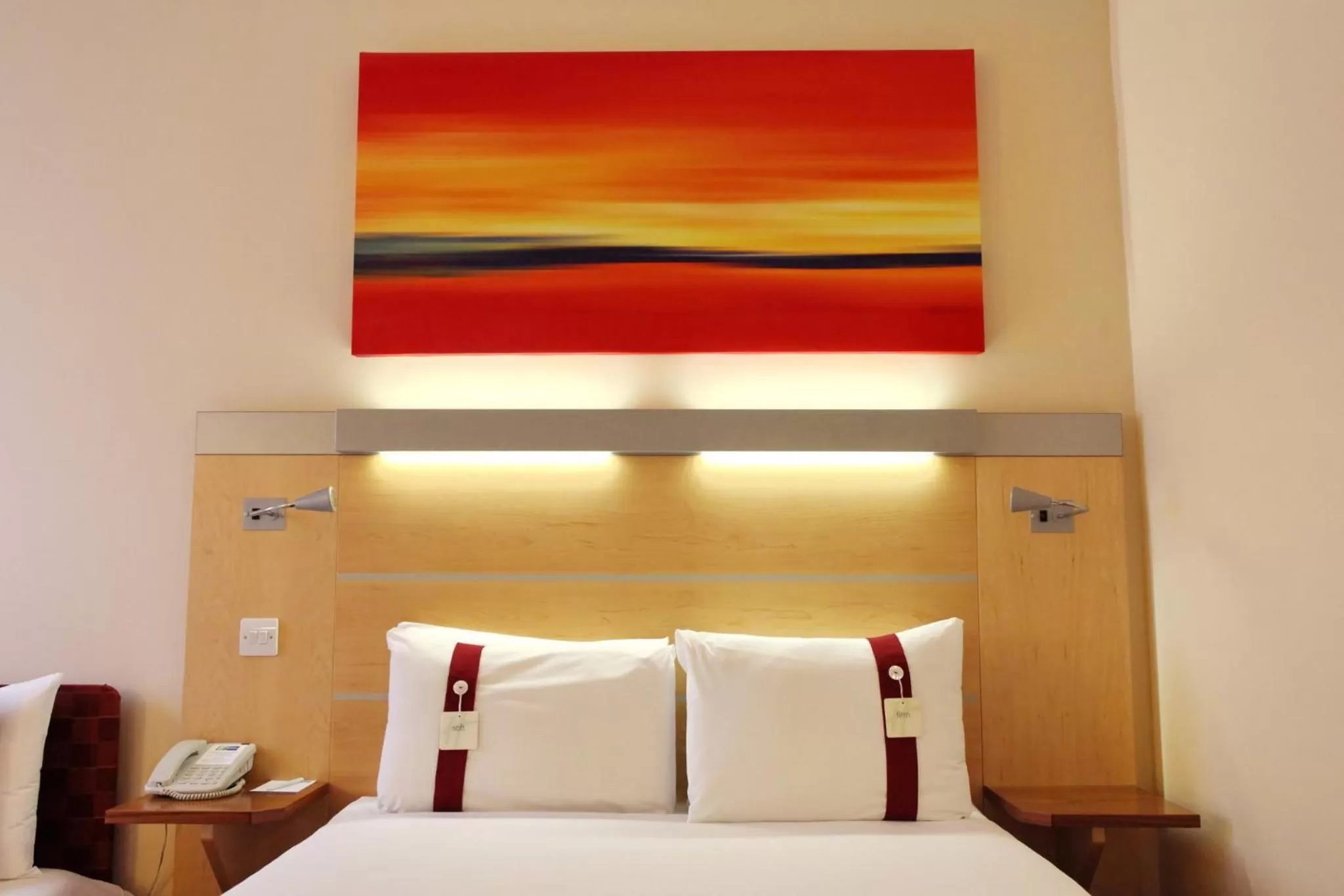 Photo of the whole room, Bed in Holiday Inn Express Birmingham Redditch by IHG