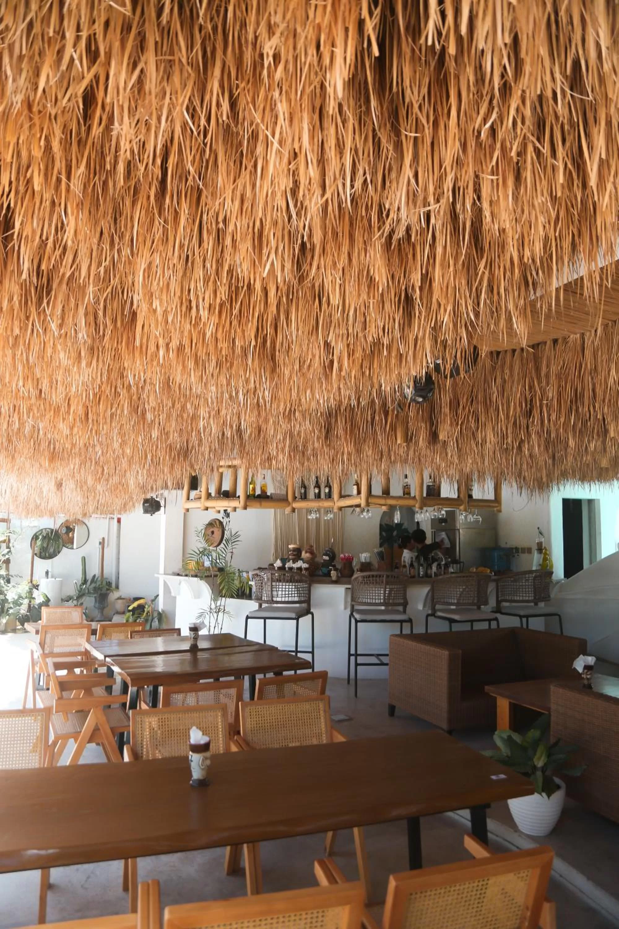 Restaurant/places to eat in Bassa nova villa