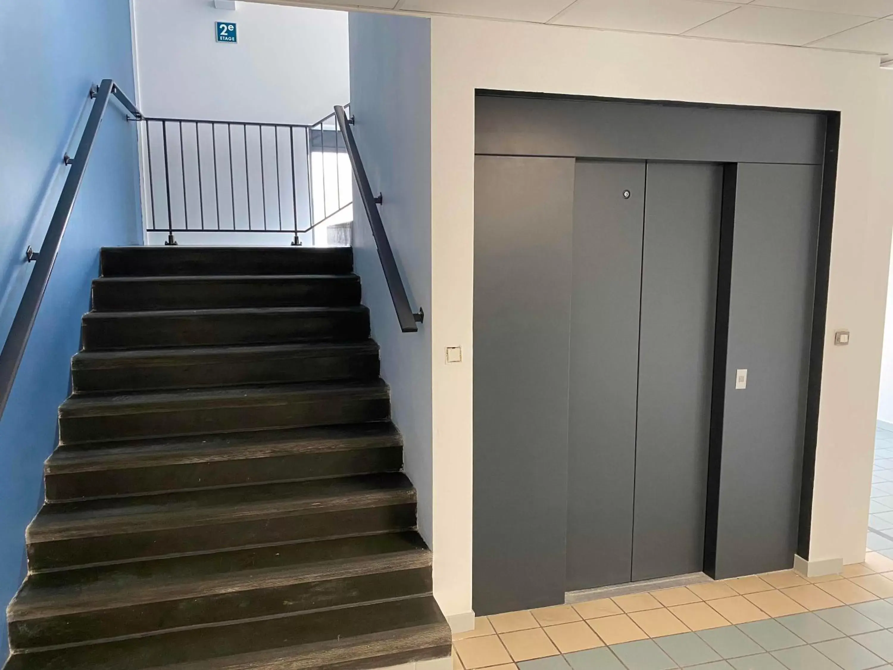 elevator in Villa Raphaëlle #2 Centre ville avec parking
