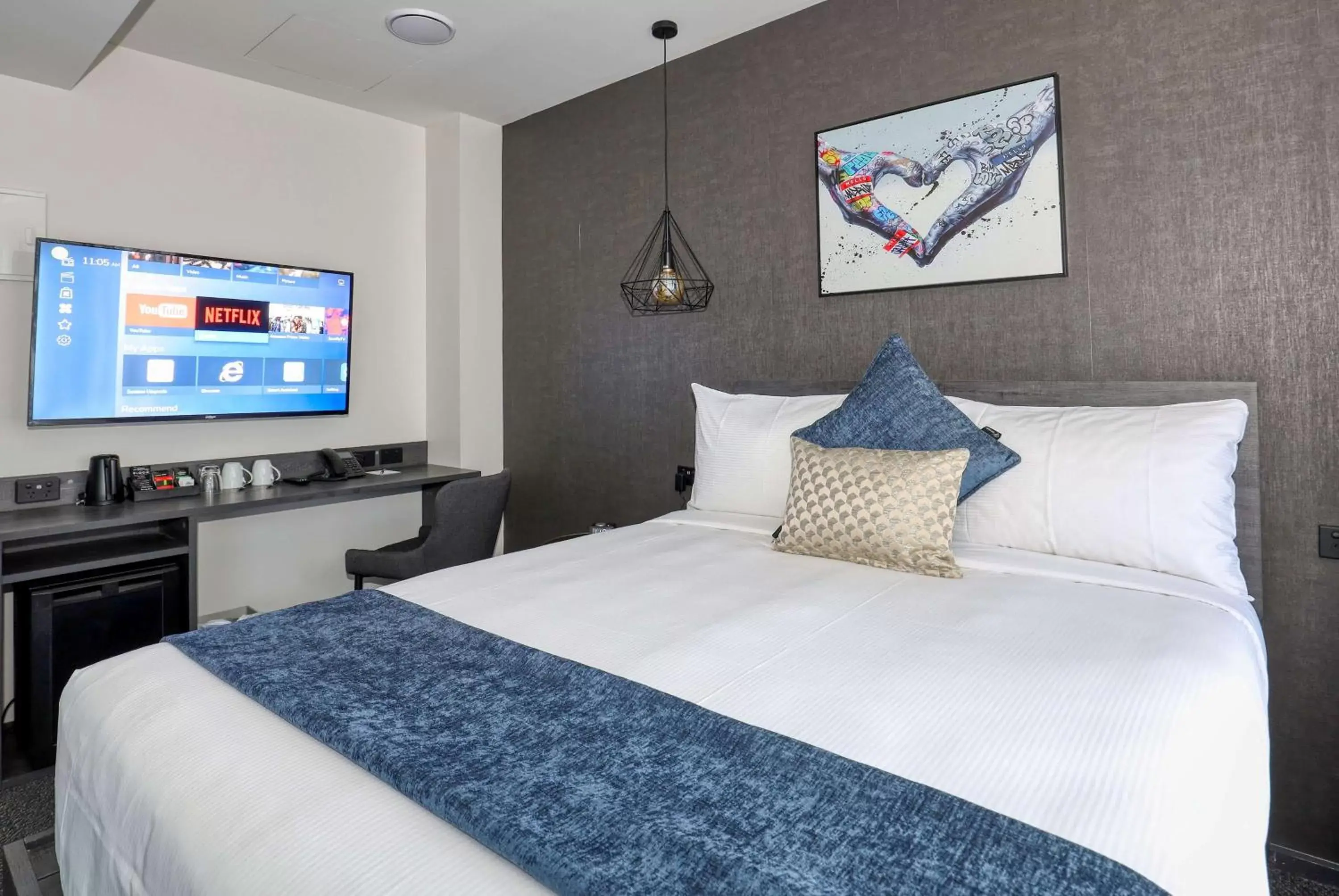 Photo of the whole room, Bed in Microtel by Wyndham Wellington Photo of the whole room, Bed in Microtel by Wyndham Wellington