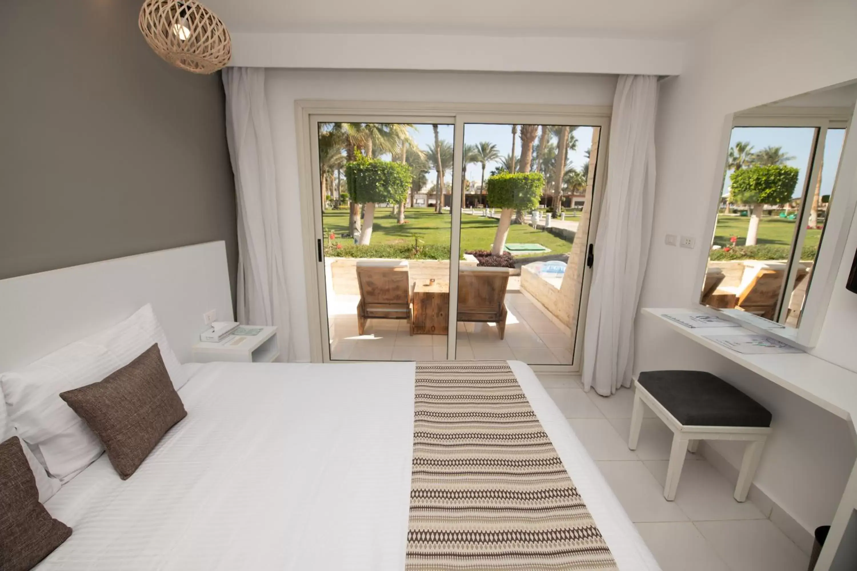 Bedroom, Bed in Meraki Resort - Adults Only Bedroom, Bed in Meraki Resort - Adults Only