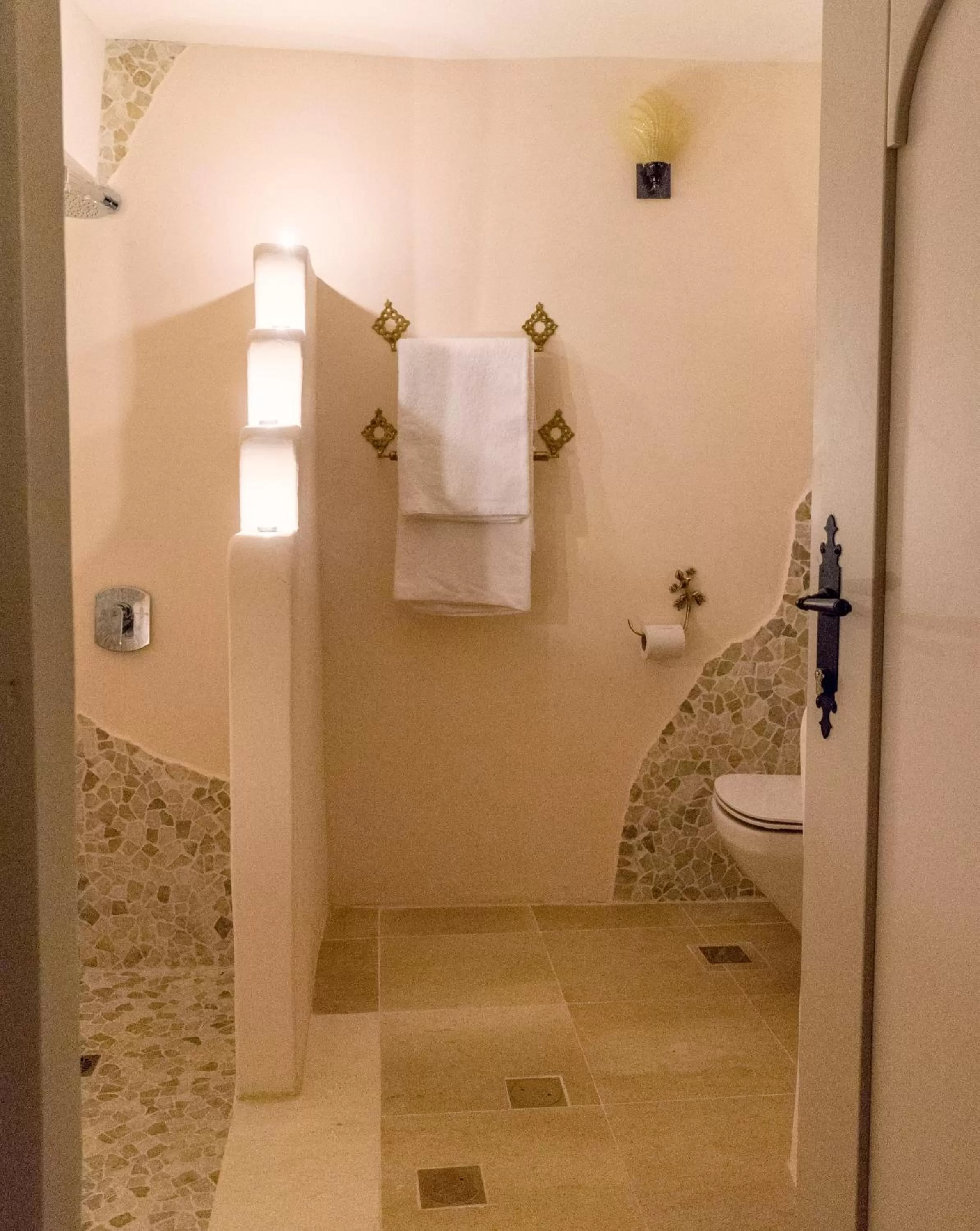 Shower in The Way Inn - Boutique Suites