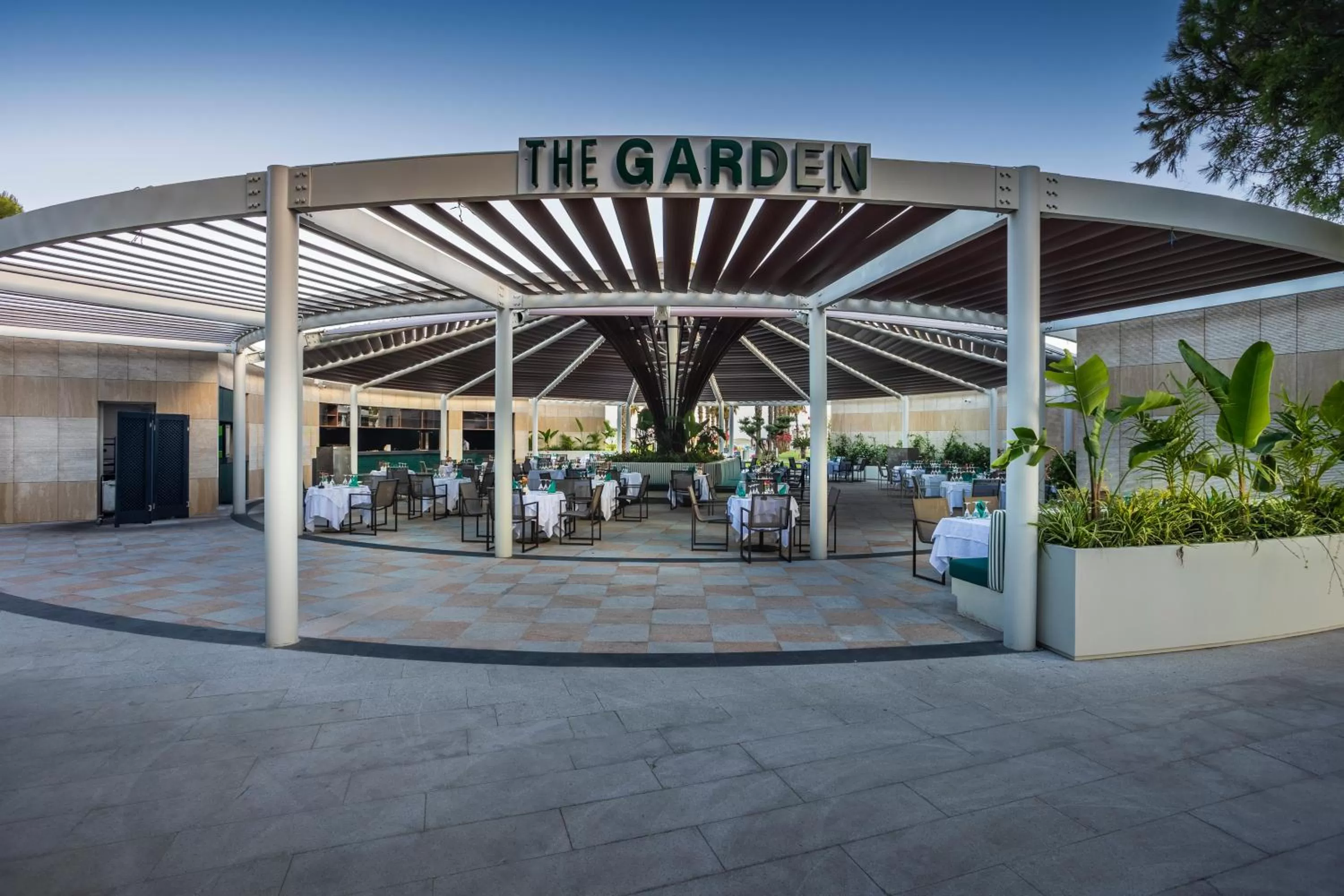 Restaurant/places to eat in Calista Luxury Resort