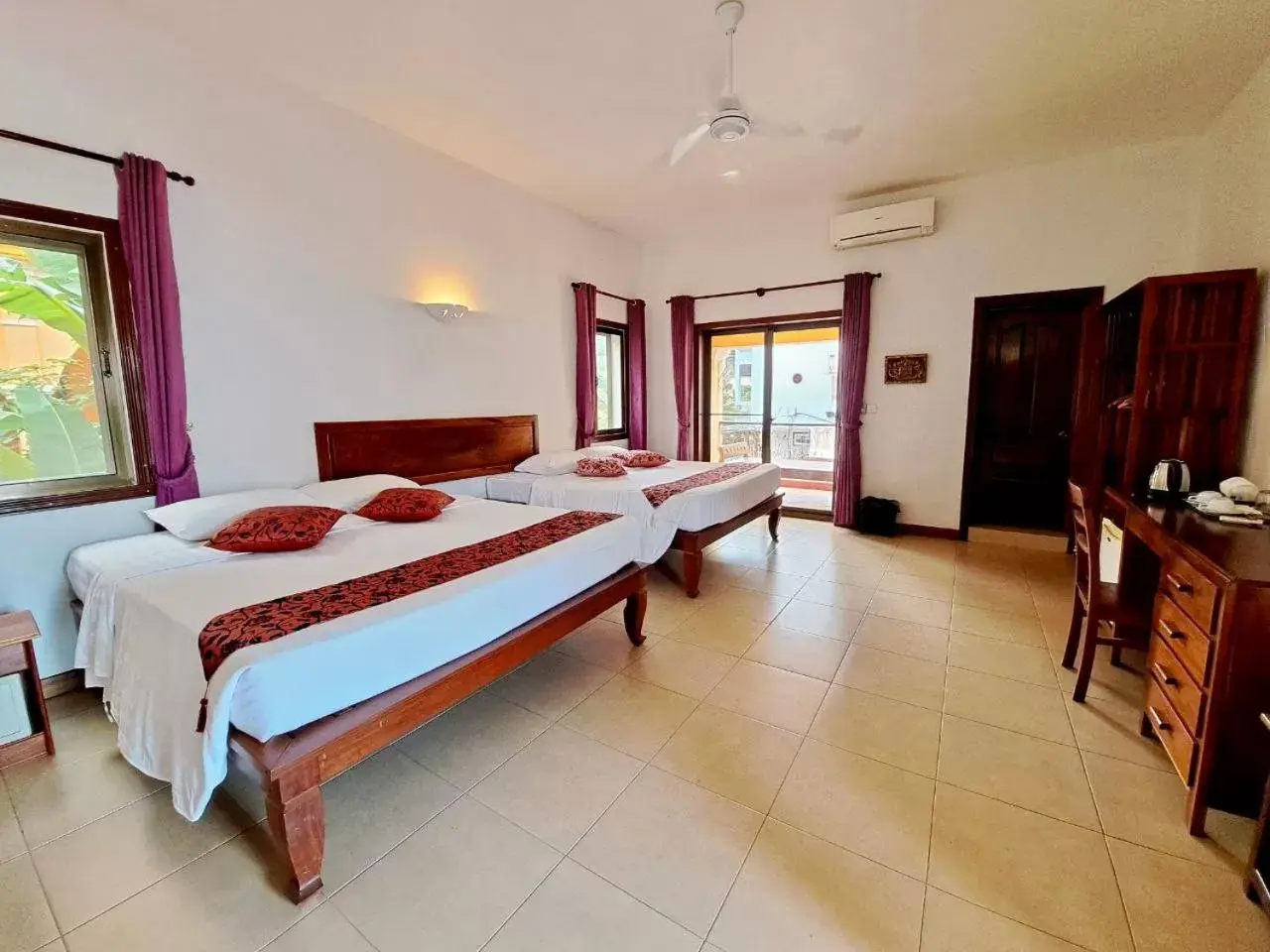 Superior Queen Room with Two Queen Beds in DEN HOTEL TOTONOU SIEM REAP Superior Queen Room with Two Queen Beds in DEN HOTEL TOTONOU SIEM REAP
