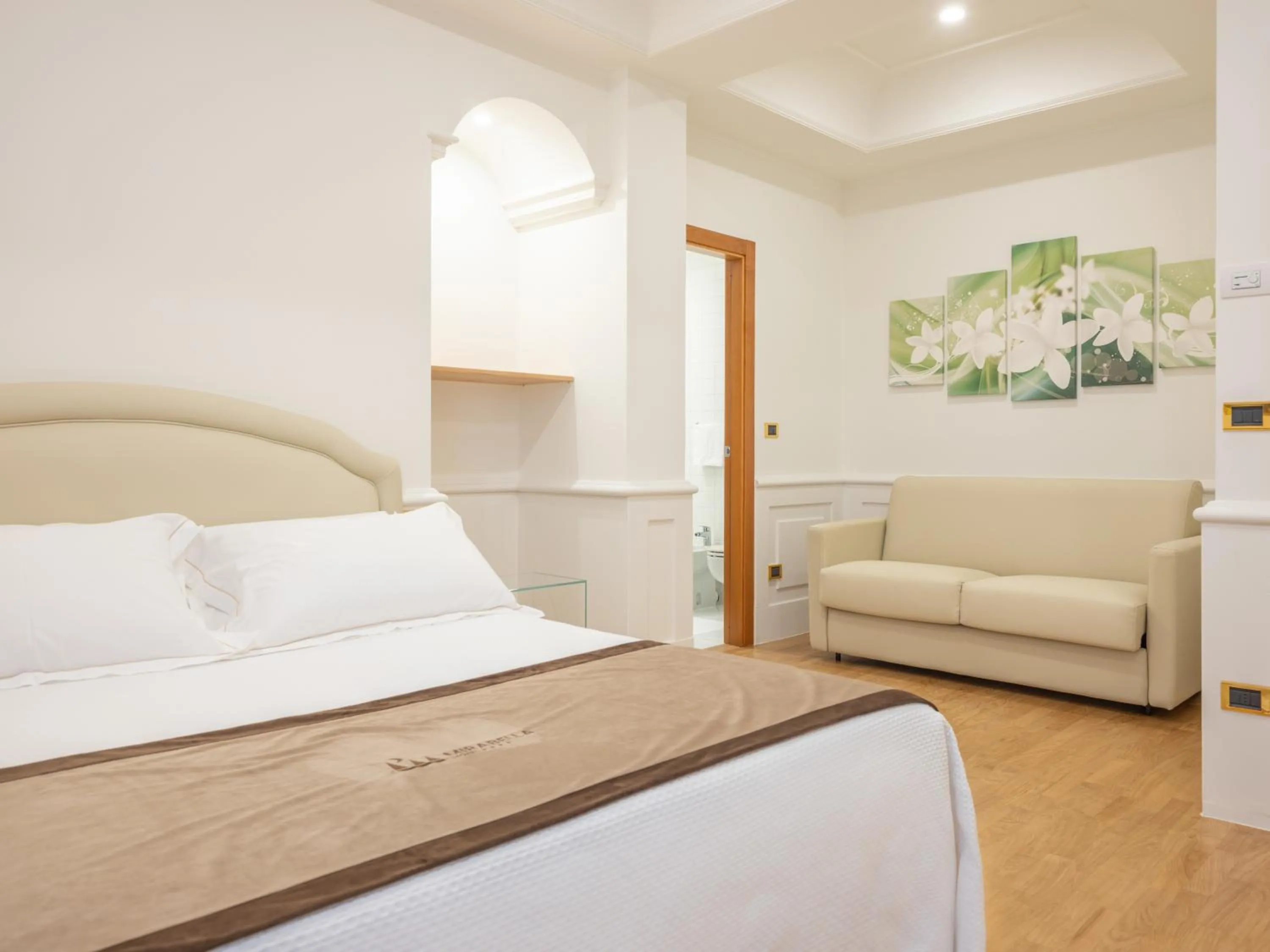 Photo of the whole room, Bed in Mirabella Hotel