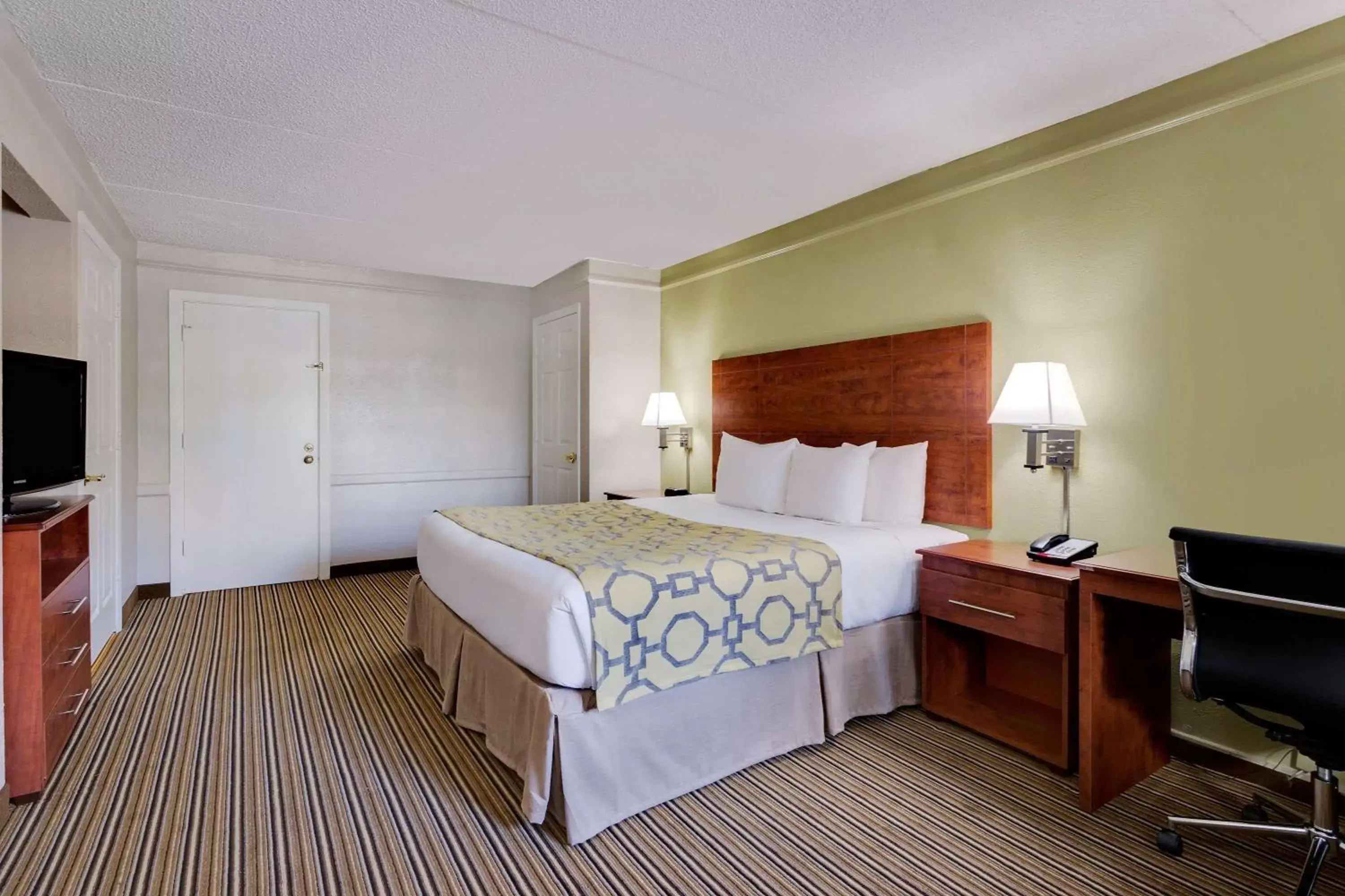 Photo of the whole room, Bed in Baymont by Wyndham Jacksonville Orange Park