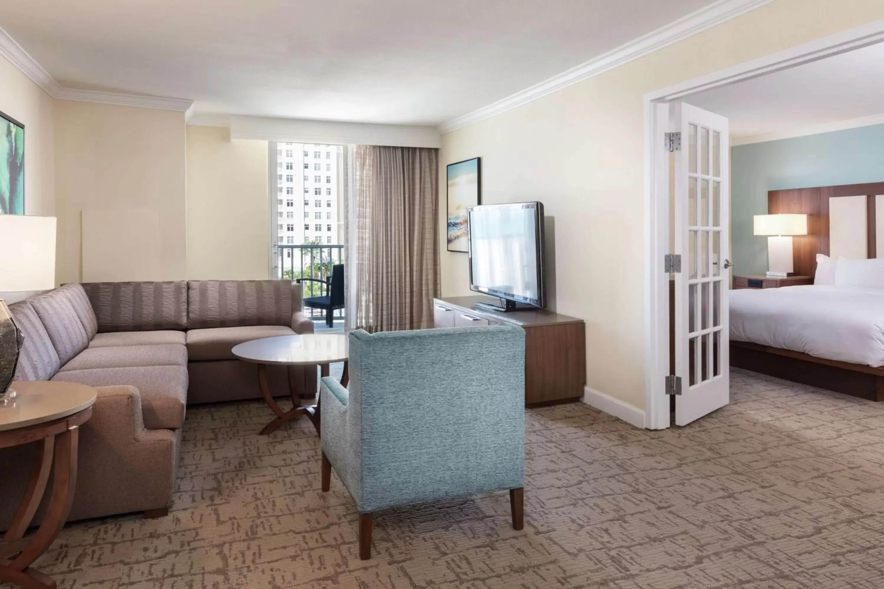 Bedroom, Seating Area in Hilton Clearwater Beach Resort & Spa