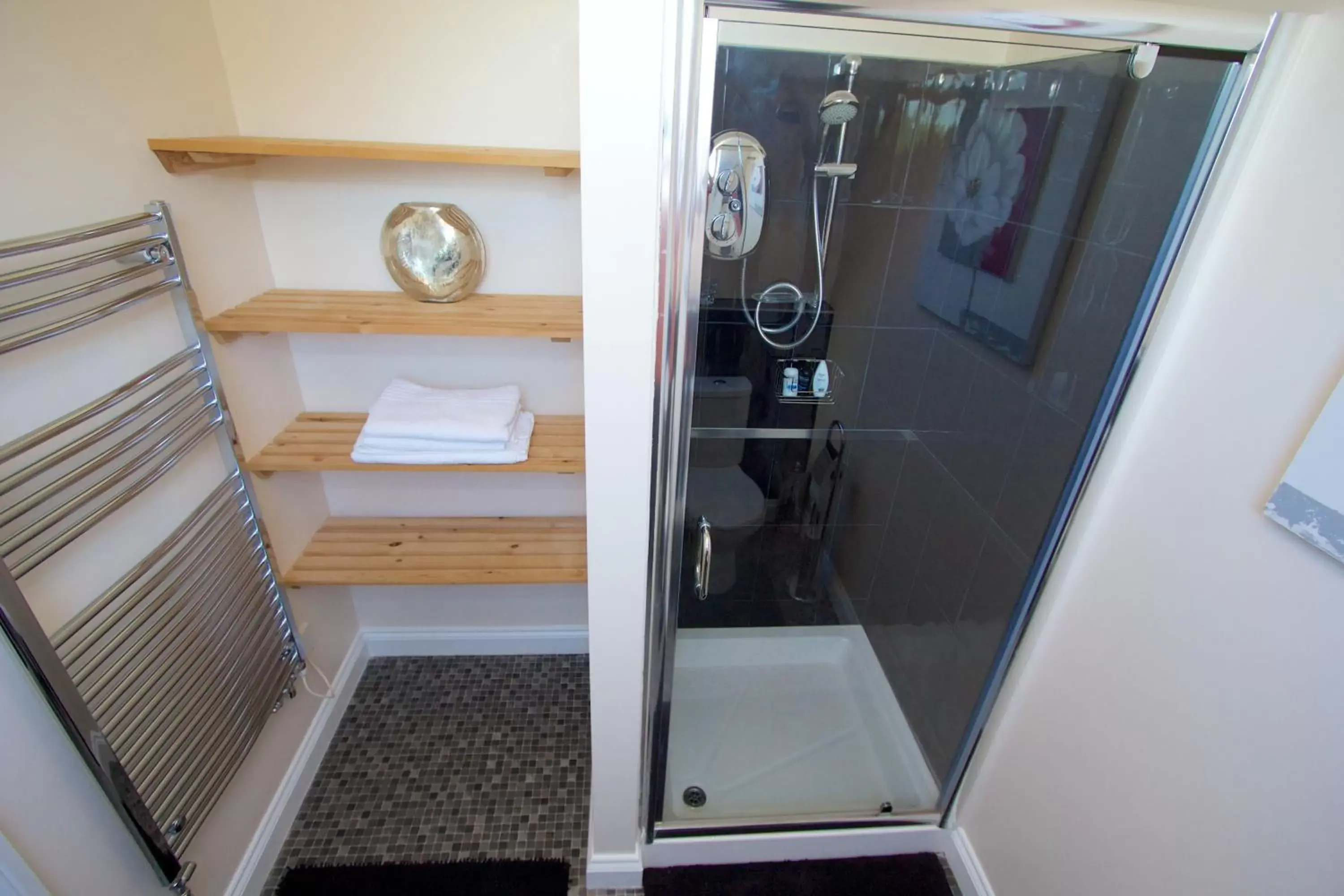 Bathroom in Henbere Farm B&B