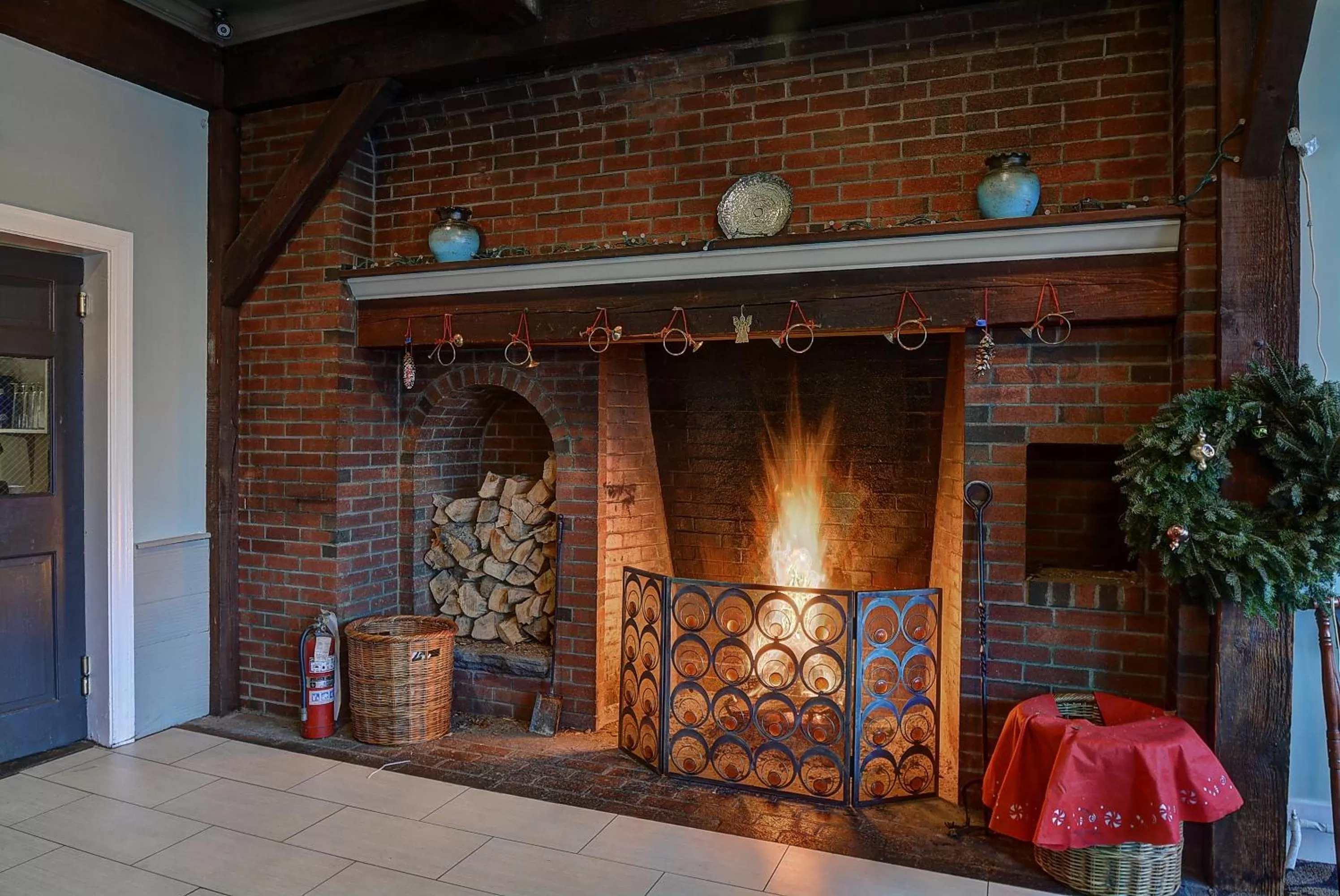 Restaurant/places to eat in Colonial Motel and Spa