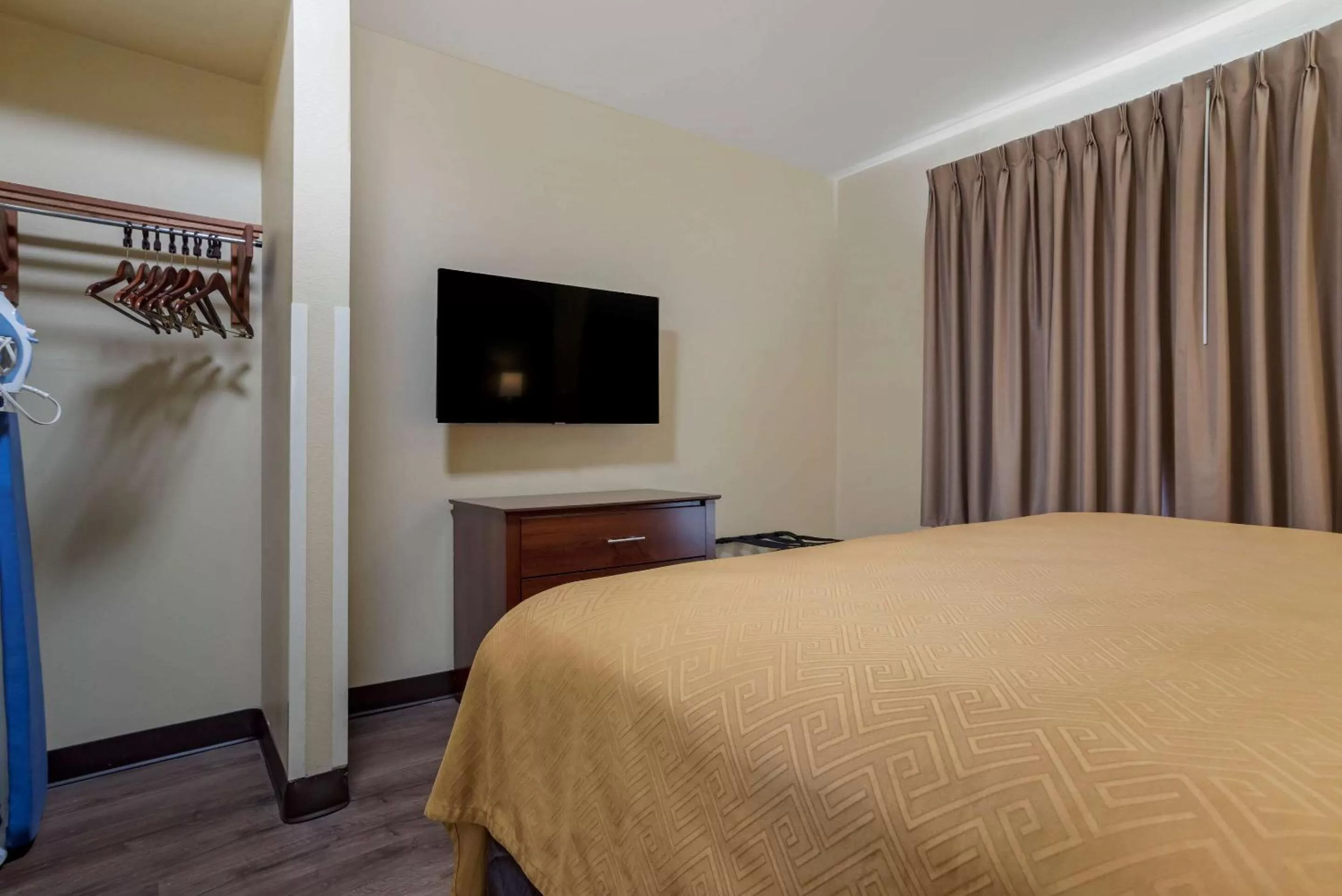 Photo of the whole room, Bed in Econo Lodge Inn & Suites Flowood - Jackson Northwest