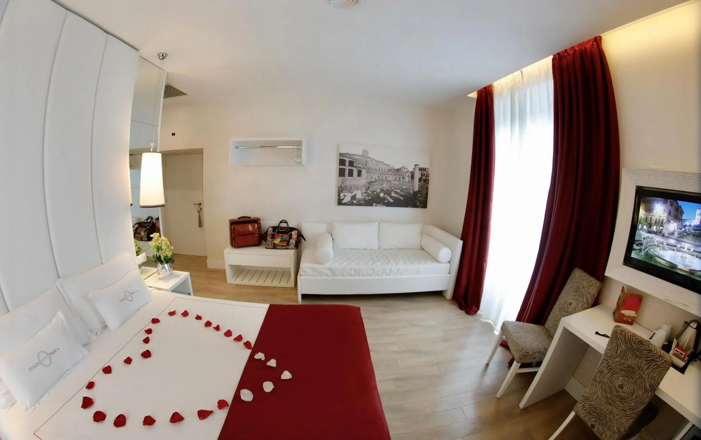 Photo of the whole room, Bed in Tullia&Prisca Relais