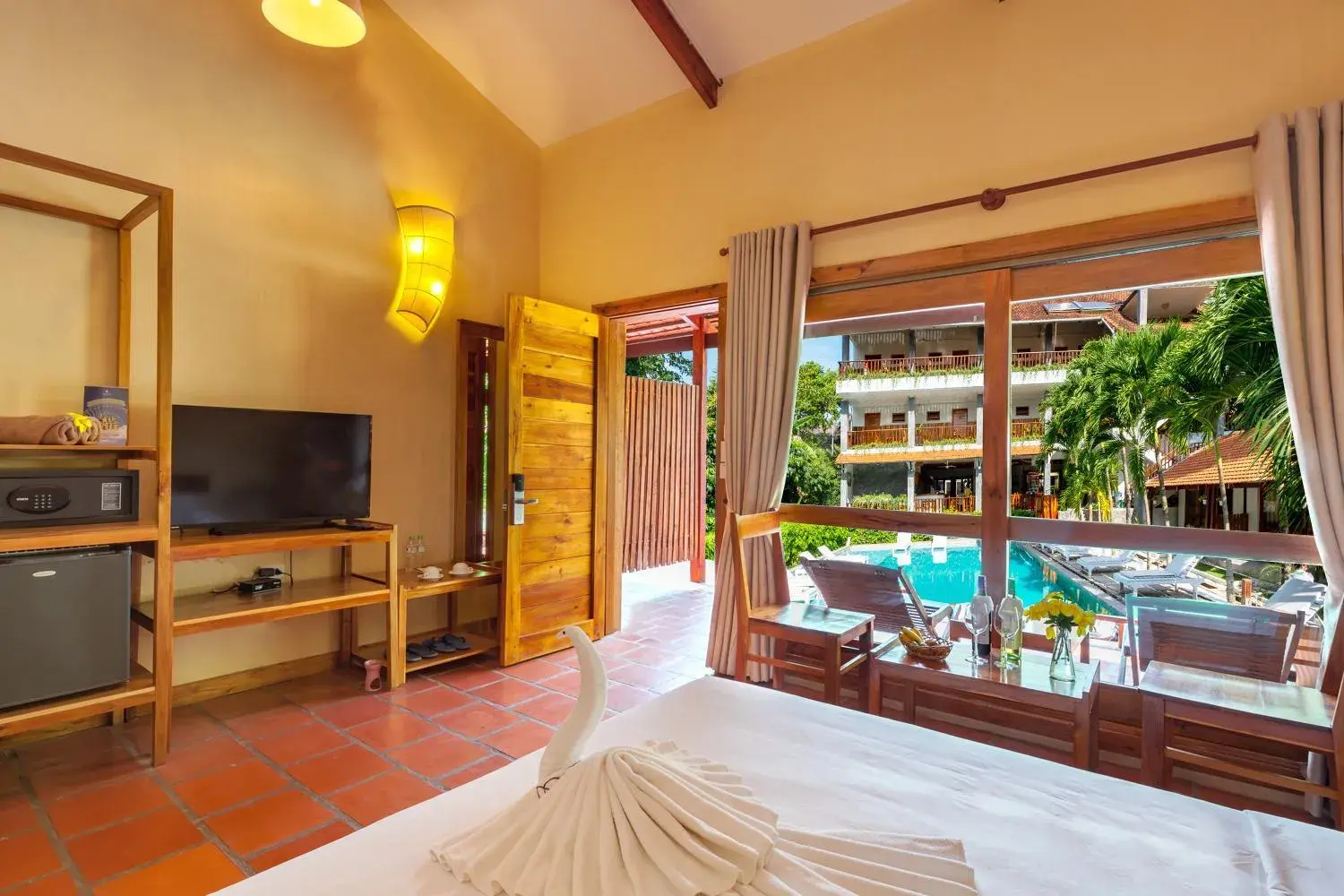 Bed, Pool View in Bauhinia Resort Phu Quoc