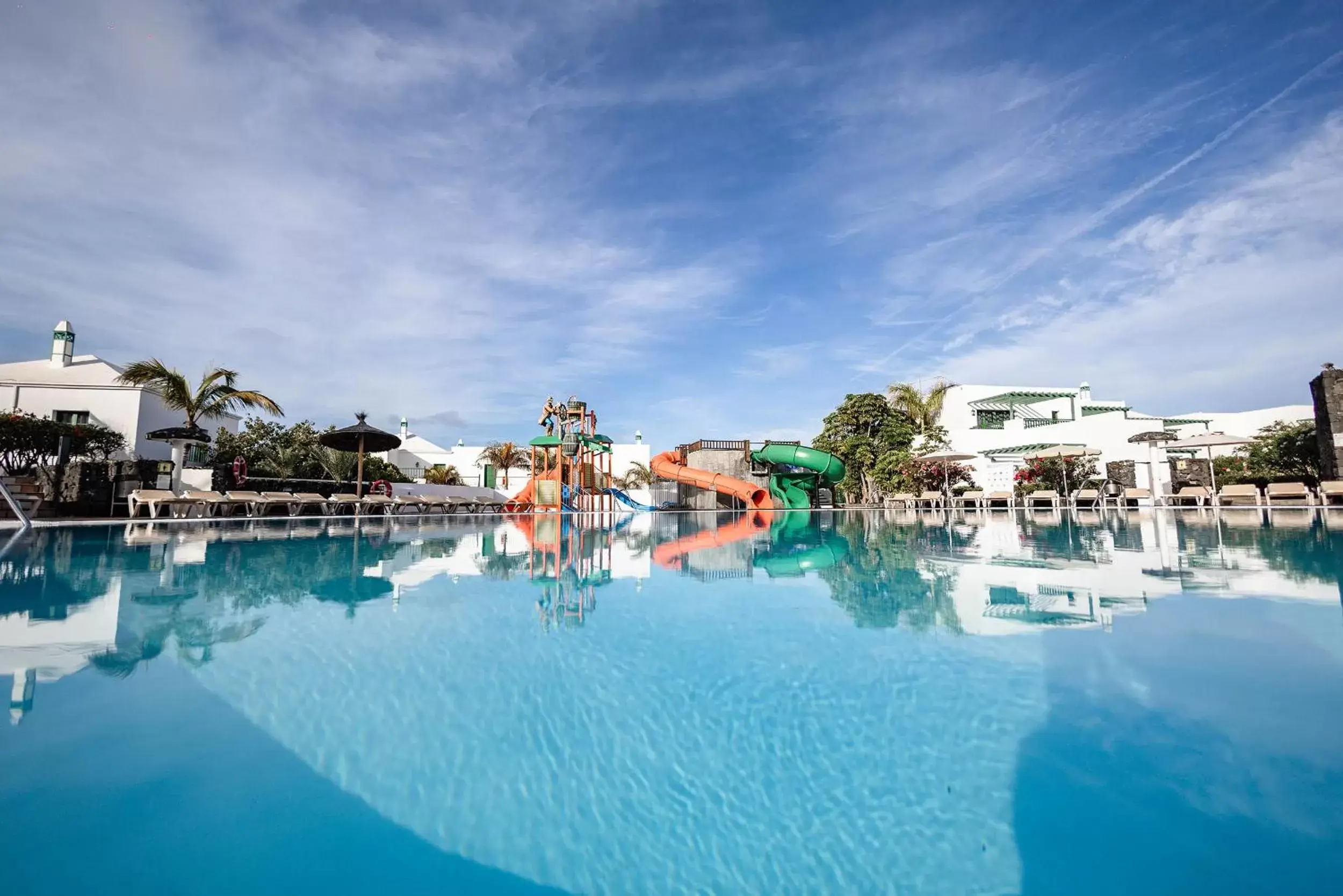 Swimming Pool in Caybeach Sun