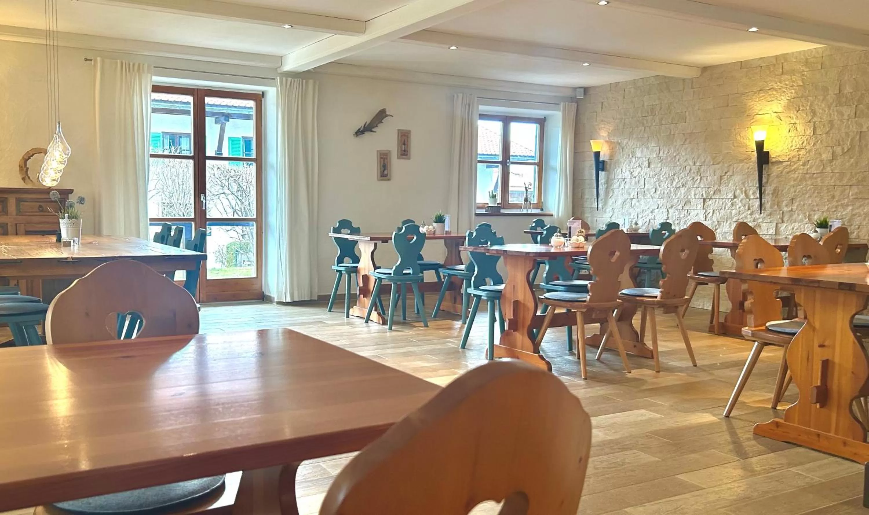 Lounge or bar in Das Maximilian - Feines Landhotel am Schliersee