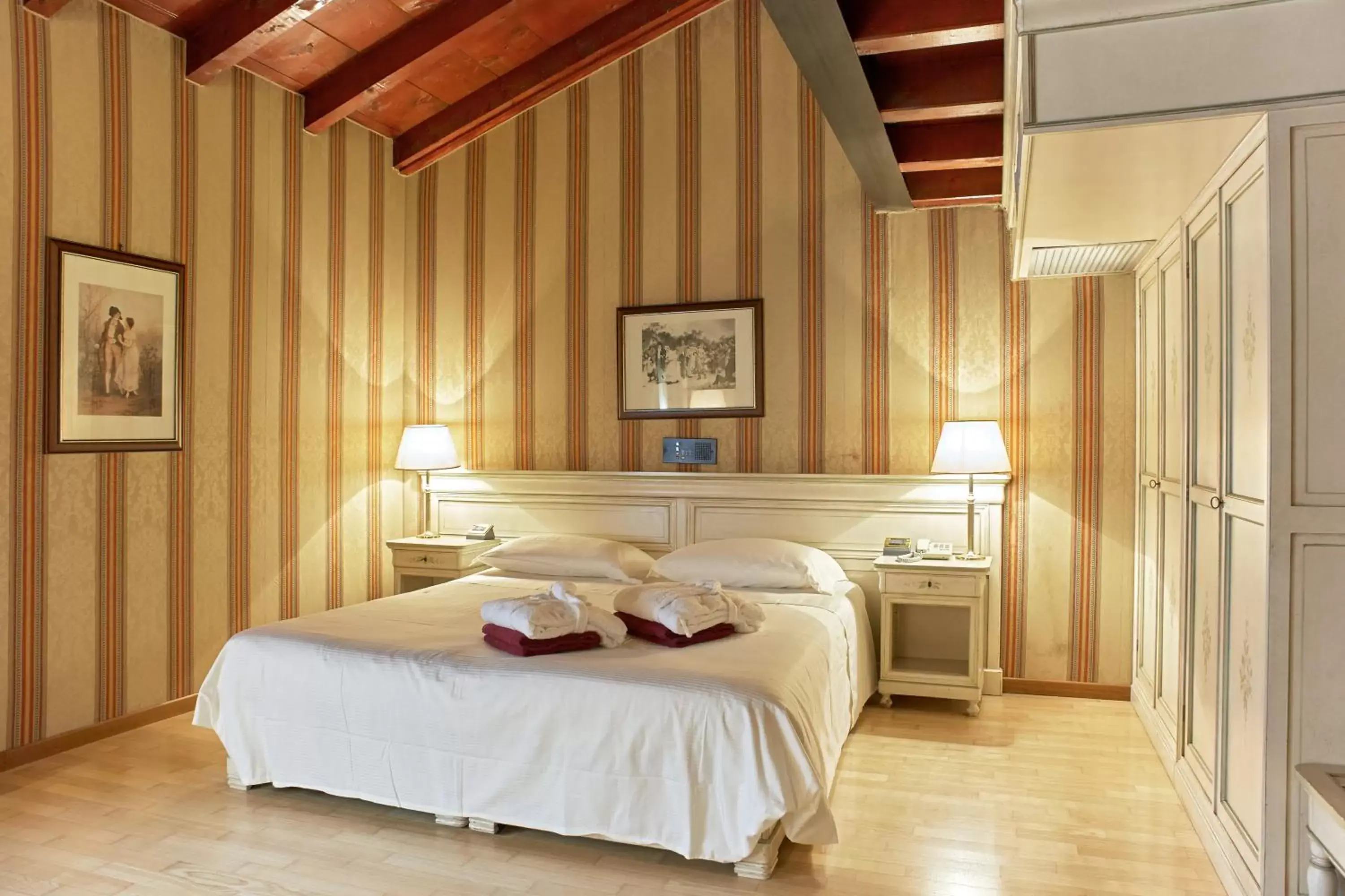 Bedroom, Bed in Villa Quaranta Tommasi Wine Hotel & SPA