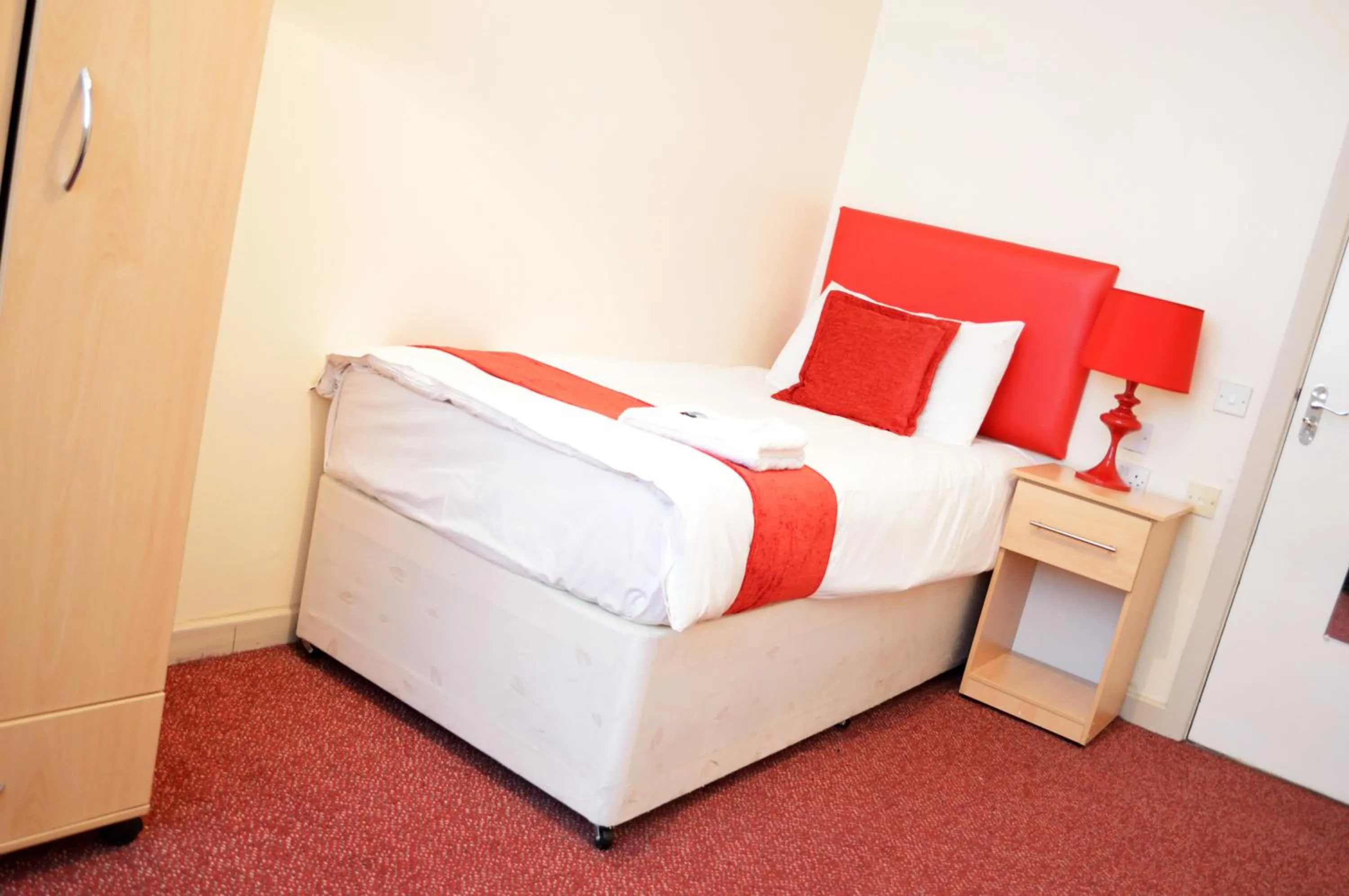 Bedroom, Bed in Hotel Express Newcastle Gateshead