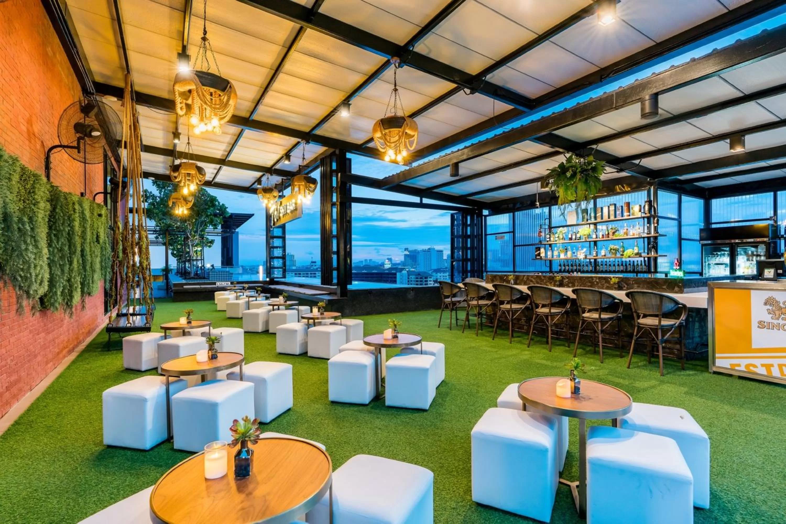 Lounge or bar in SureStay Plus by Best Western T Pattaya