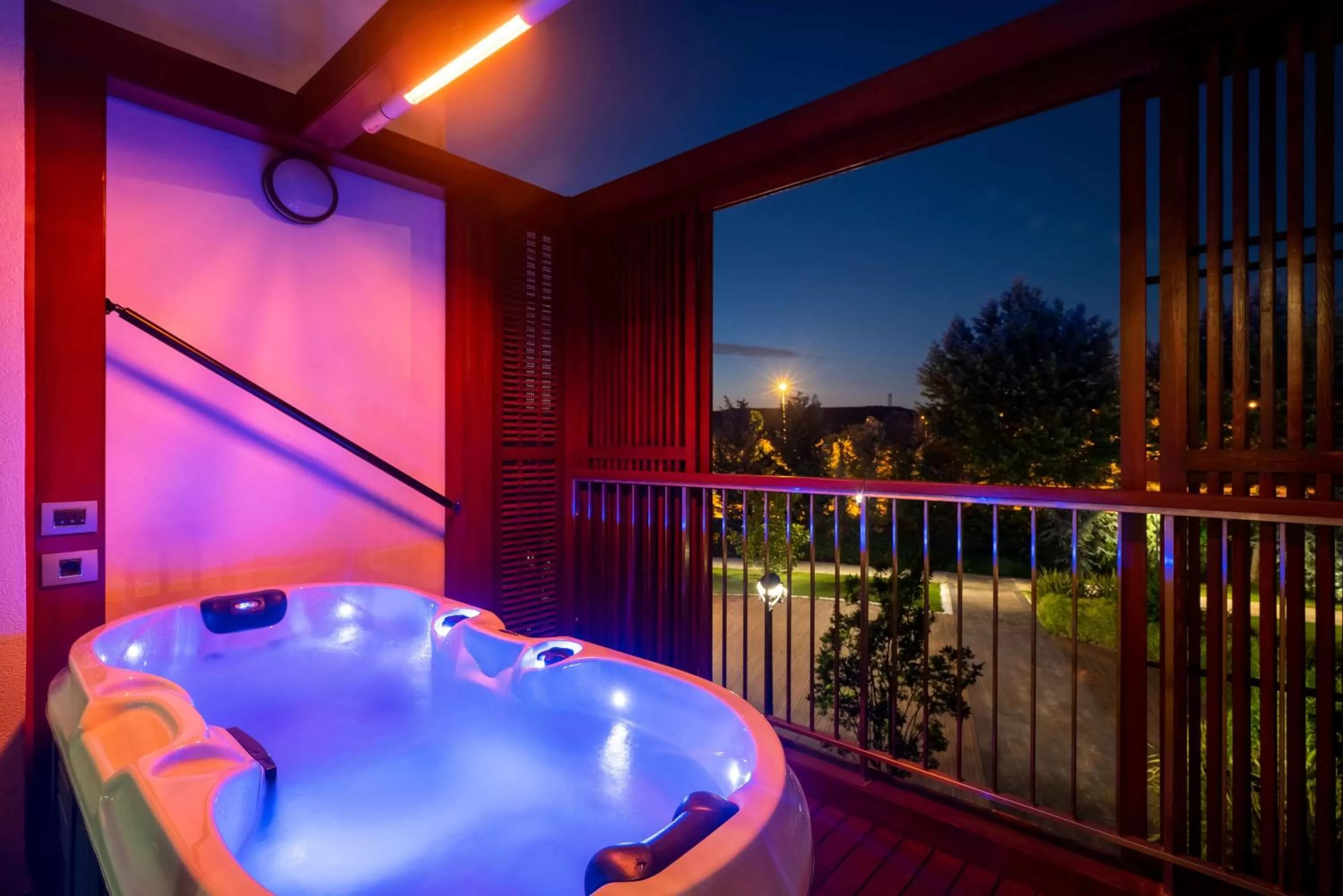 Hot Tub in Radisson Blu Hotel & Spa, Istanbul Tuzla