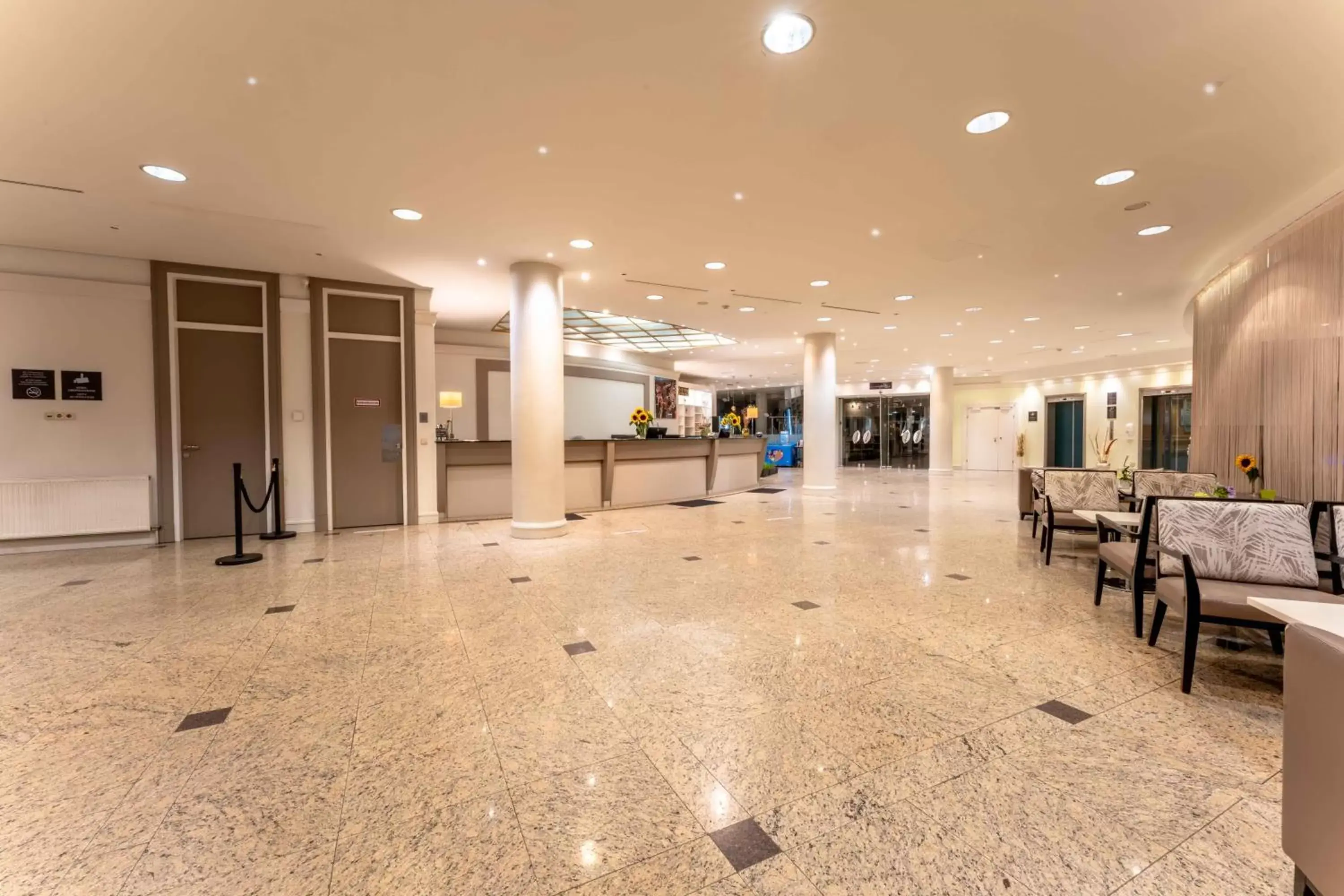 Lobby or reception in PLAZA Premium Wien Lobby or reception in PLAZA Premium Wien