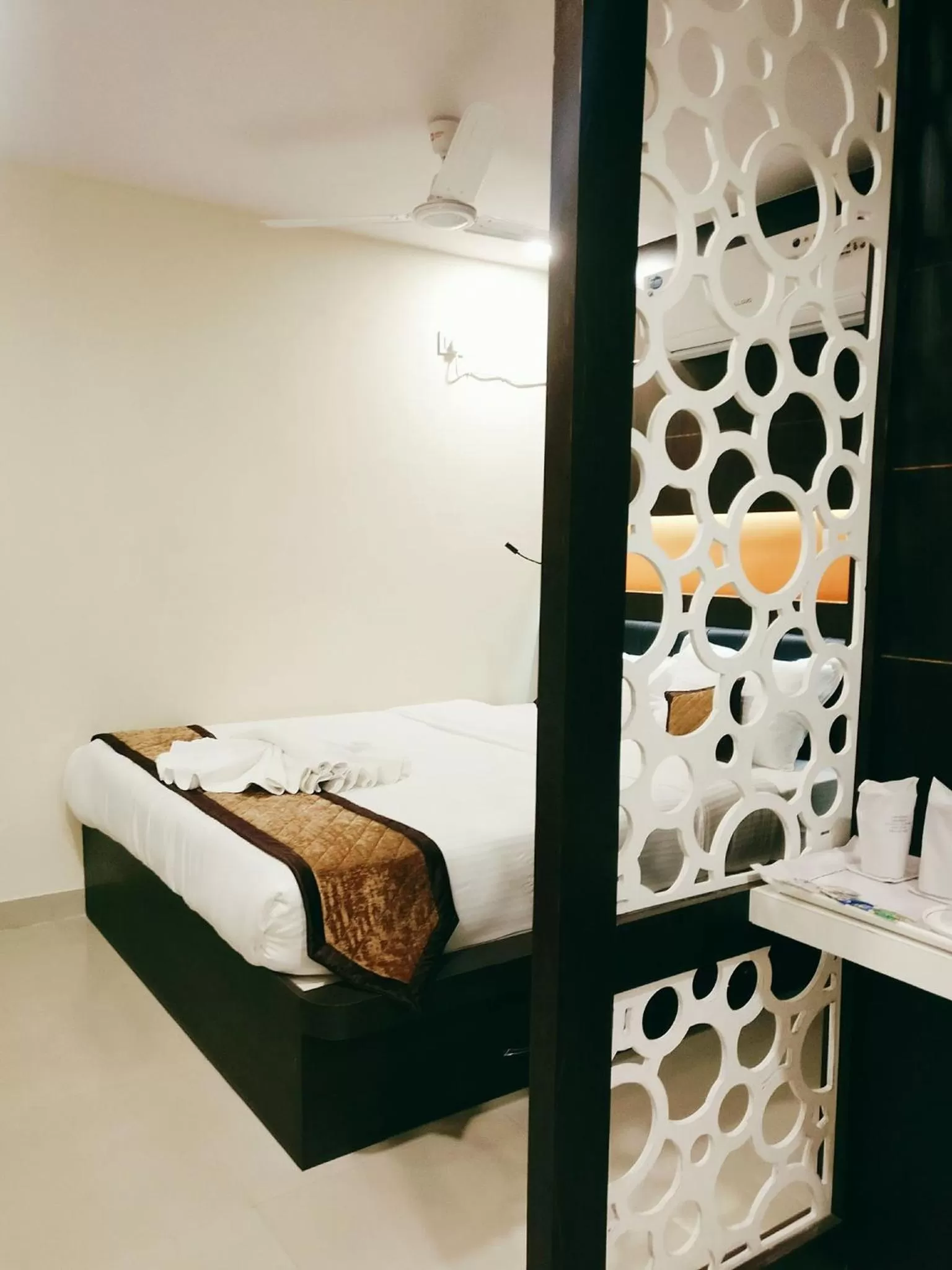 Photo of the whole room, Bed in Citi Inn