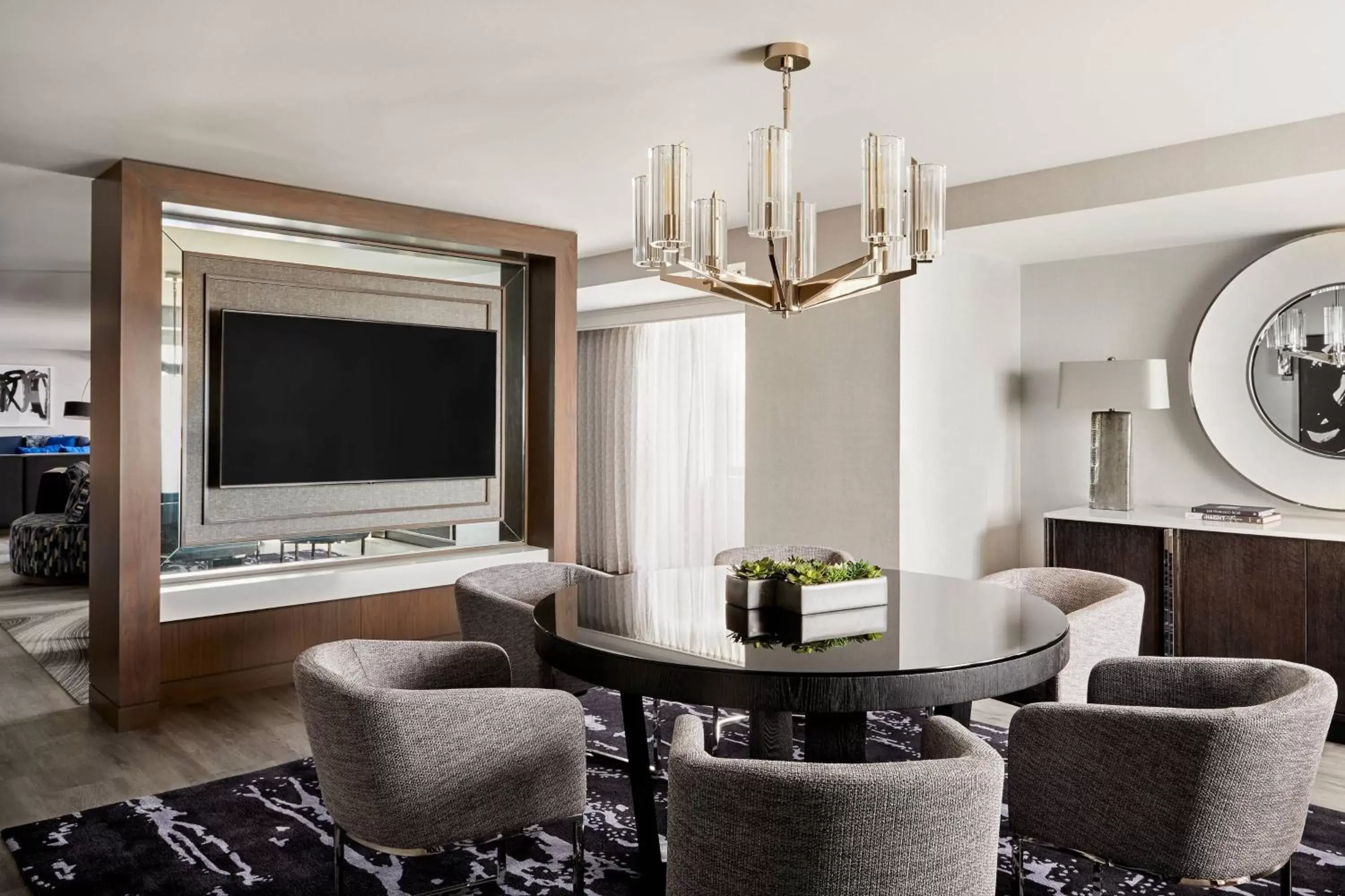 Photo of the whole room, TV/Entertainment Center in San Francisco Marriott Marquis Union Square