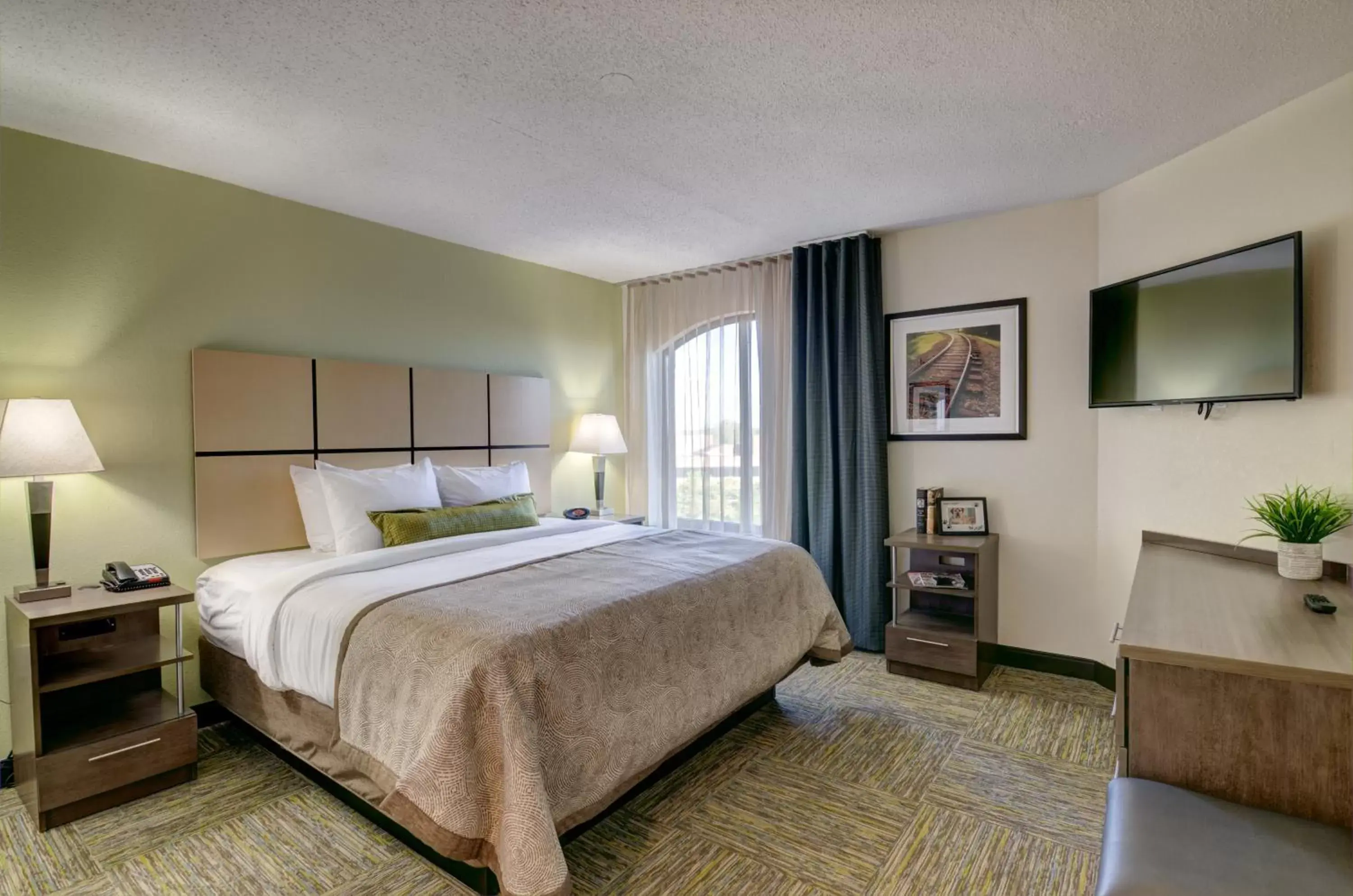 Bedroom, Bed in Candlewood Suites Richmond - West Broad, an IHG Hotel