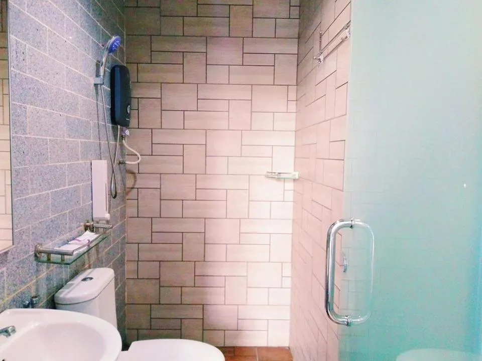 Shower in D'Metro Hotel