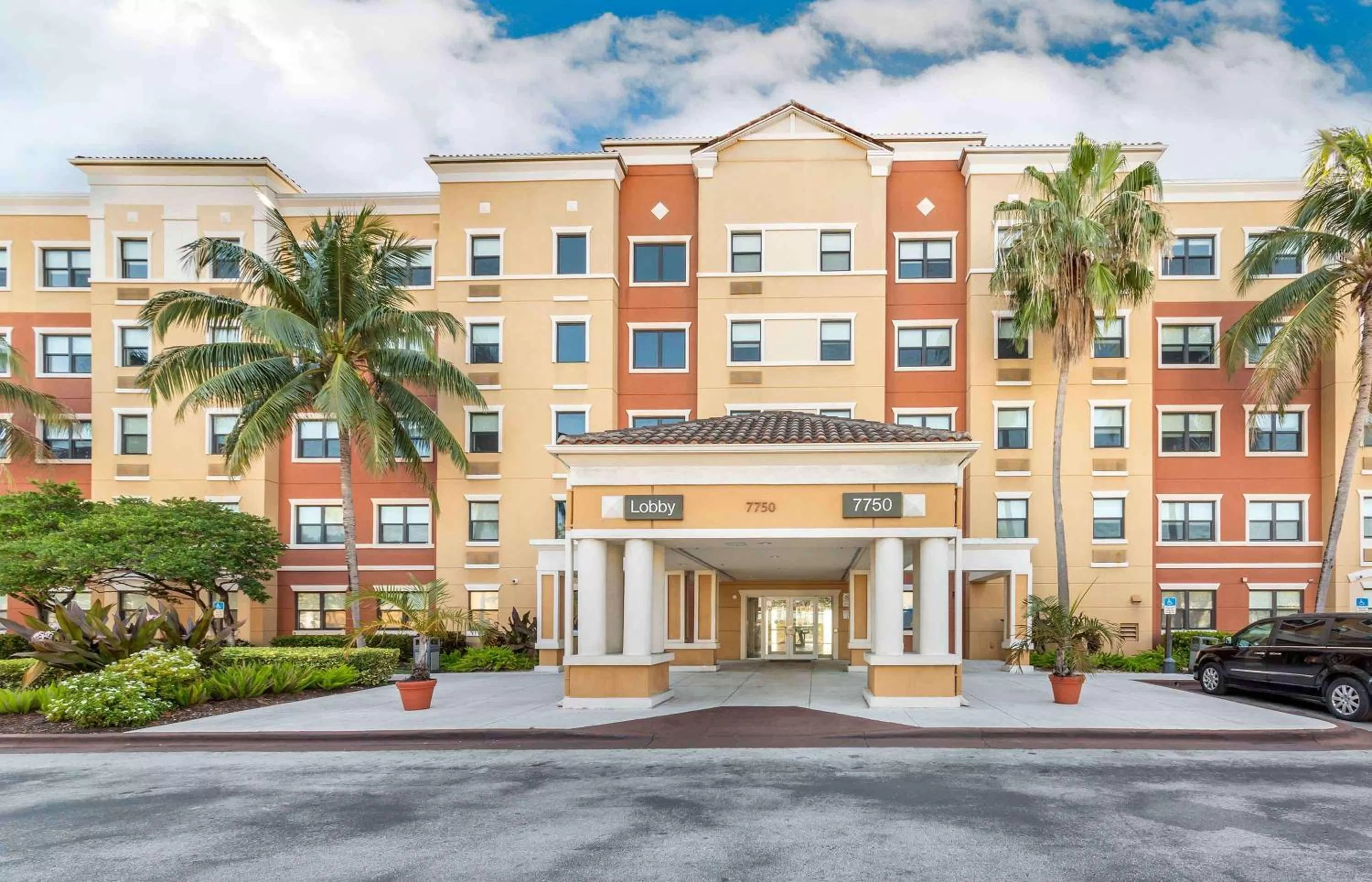 Property building in Extended Stay America Premier Suites - Miami - Airport - Doral - 25th Street