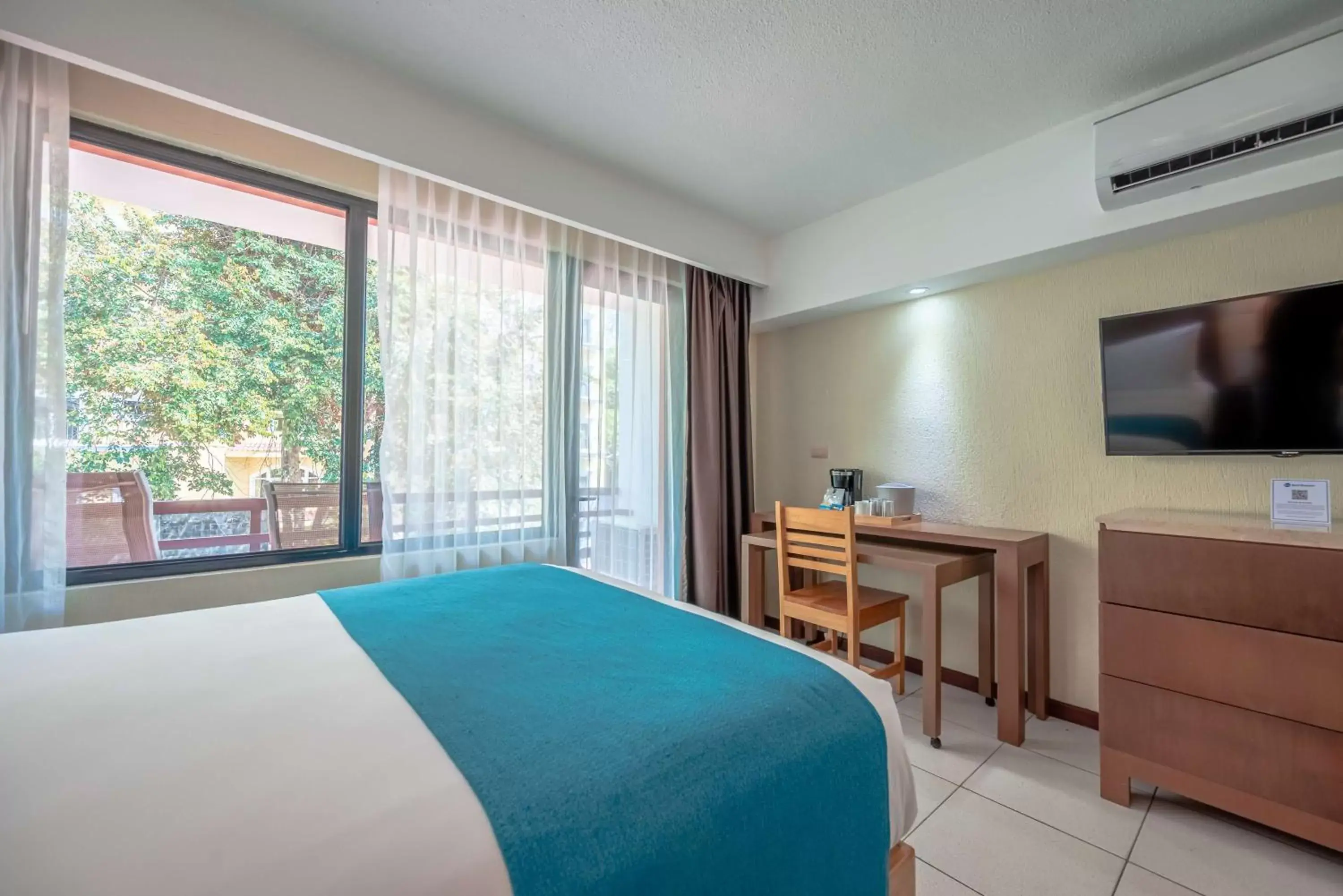 Bedroom, Bed in Best Western Jaco Beach All Inclusive Resort