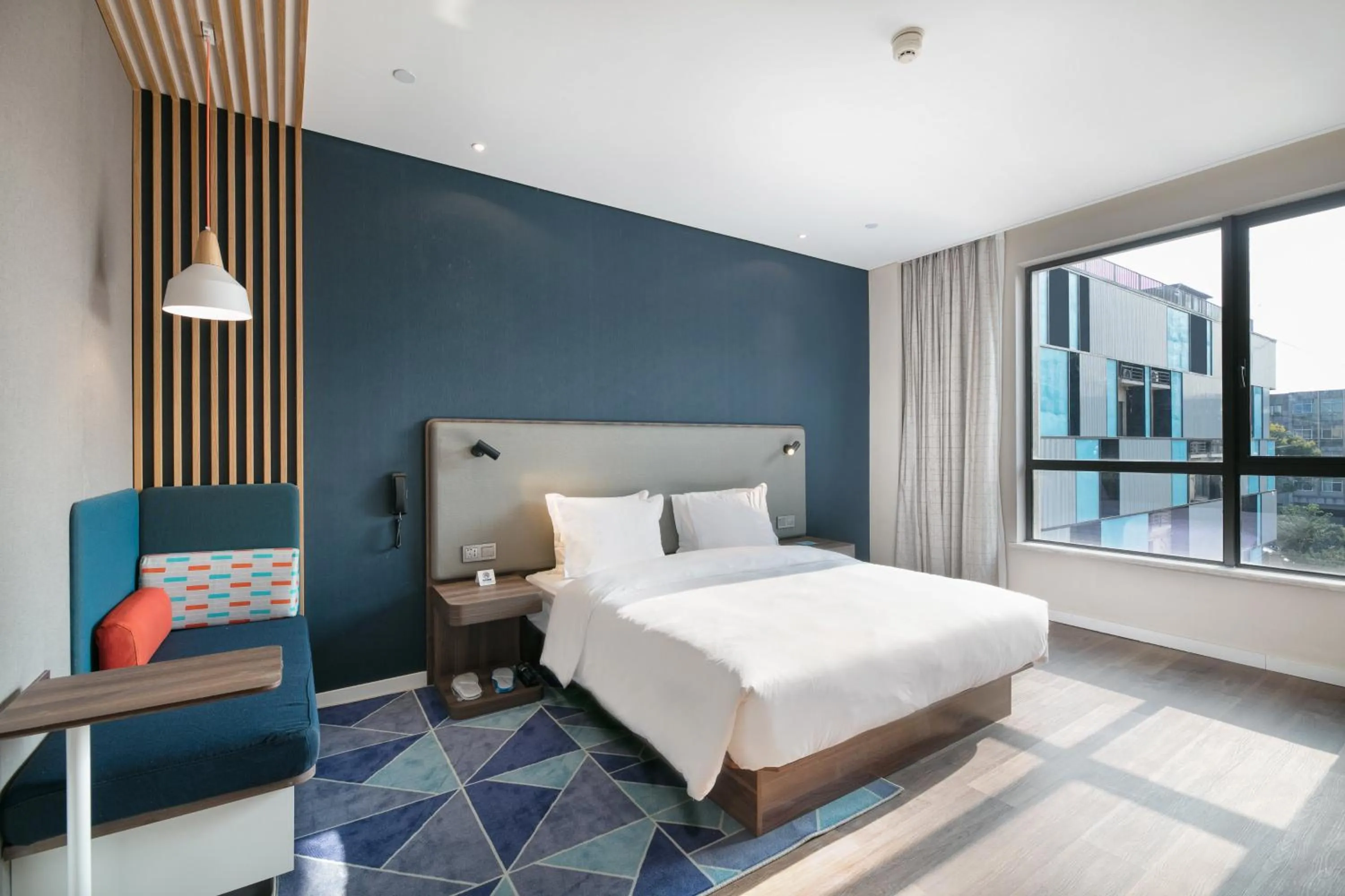 Photo of the whole room, Bed in Holiday Inn Express Hangzhou Xixi Tourism Zone by IHG
