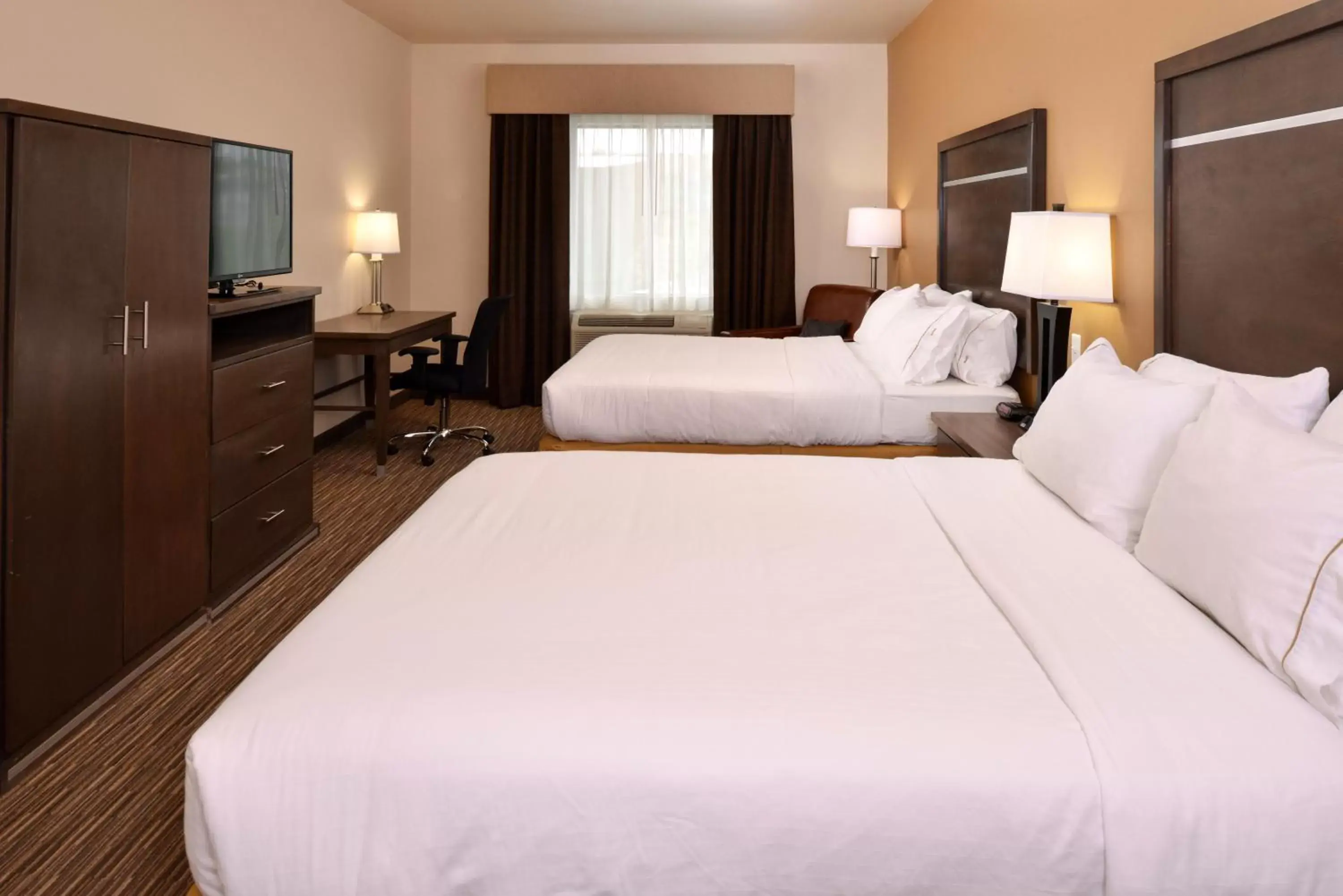 Photo of the whole room, Bed in Holiday Inn Express & Suites Globe, an IHG Hotel