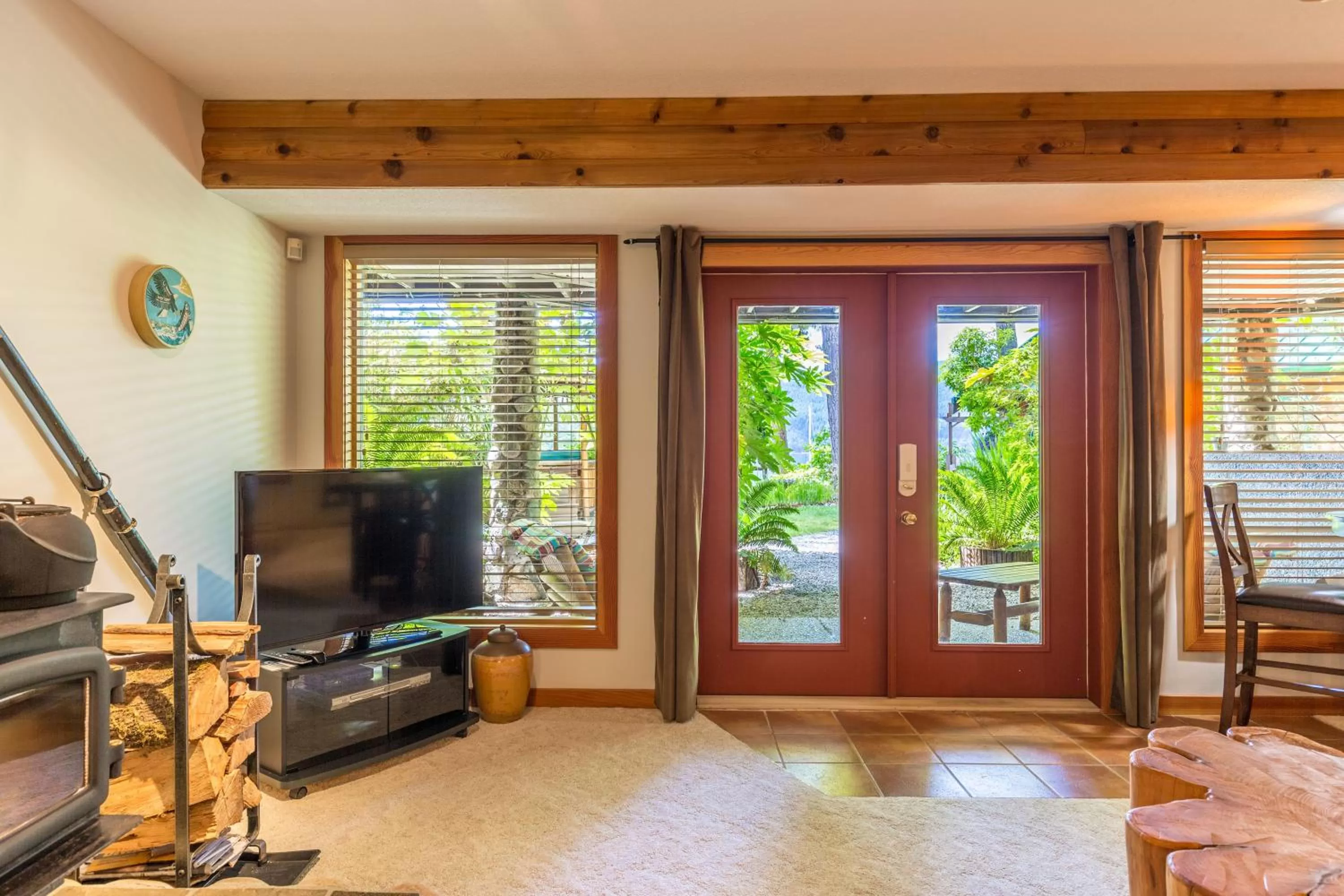 TV/Entertainment Center in Tranquility Bay Waterfront Inn