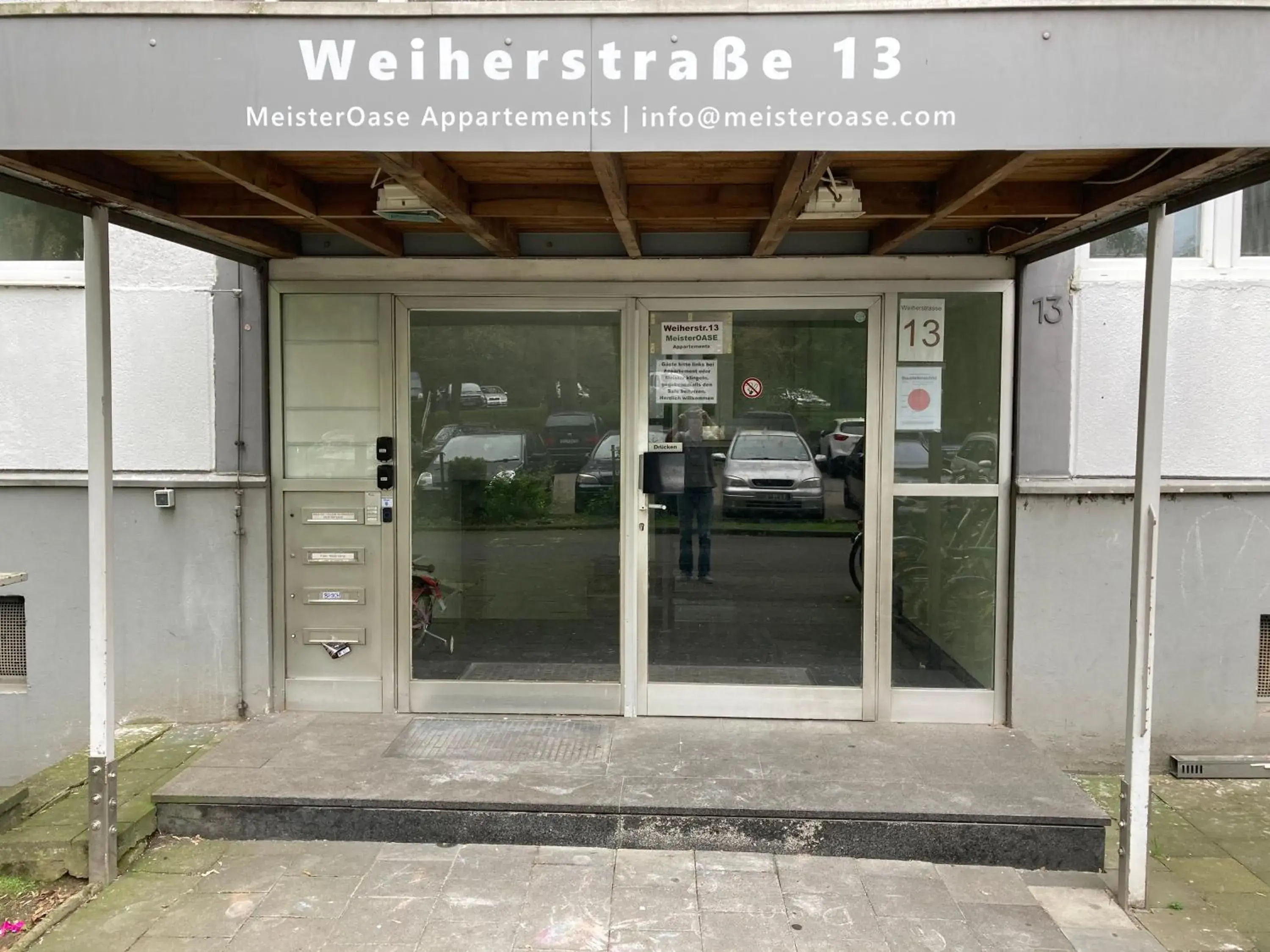 Property building in Messe-Hotelzimmer-Appartements