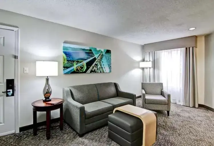 Seating Area in Poplar Inn and Suites