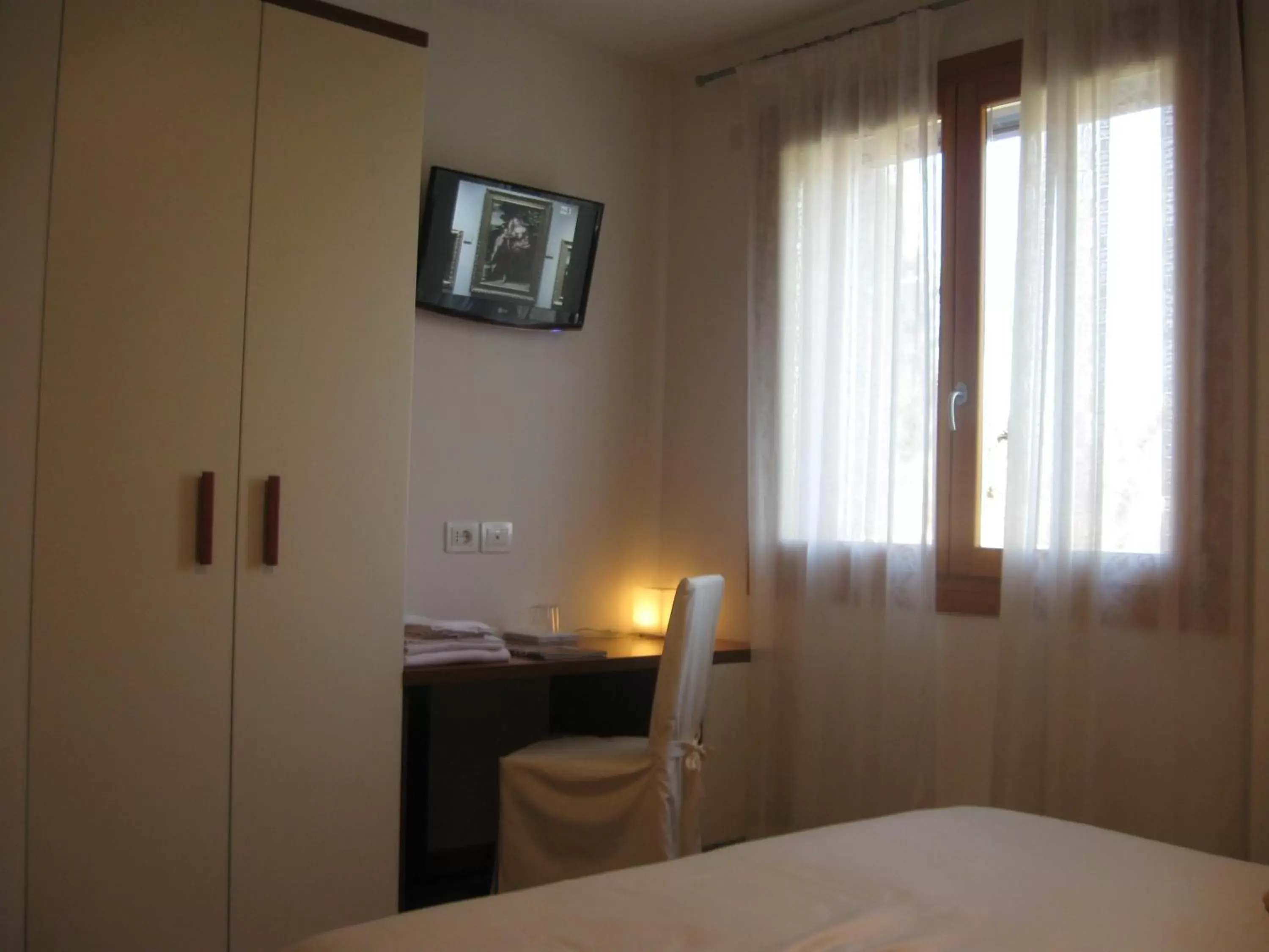 Seating area, Bed in Hotel Mezzaluna