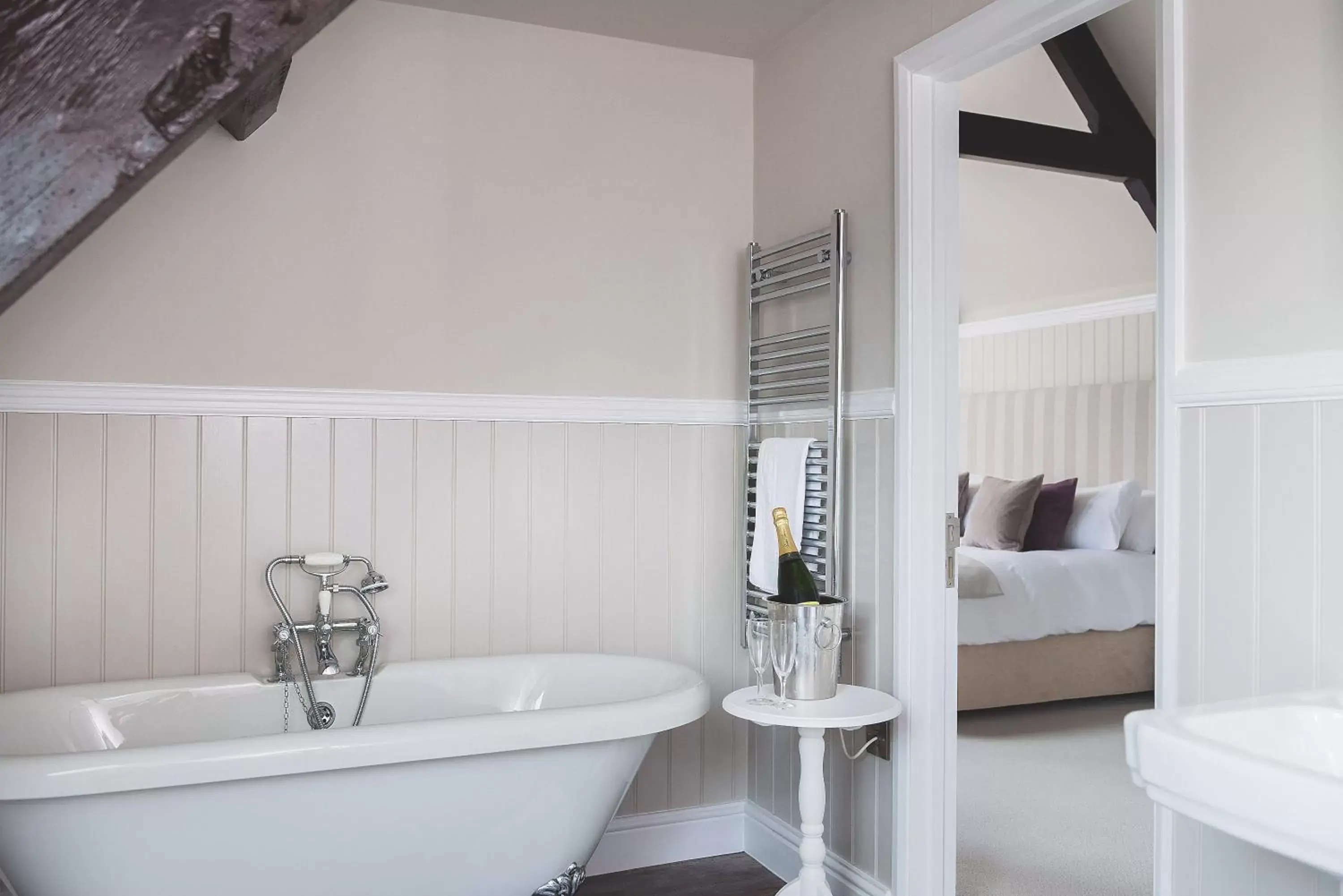 Bathroom in Rose and Crown Yealmpton