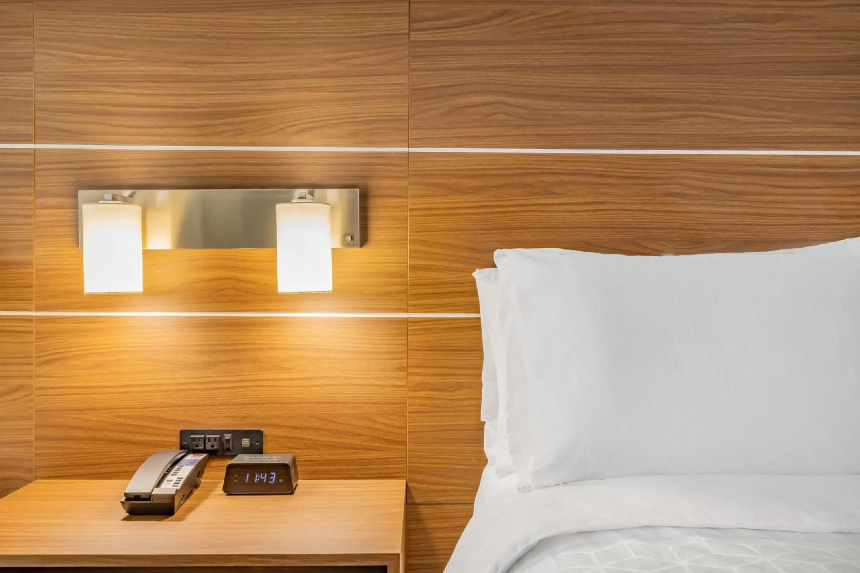 Double Room with Two Queen Beds and Mobility Accessible Tub - Non-Smoking in Holiday Inn Express & Suites - Lincoln Downtown , an IHG Hotel Double Room with Two Queen Beds and Mobility Accessible Tub - Non-Smoking in Holiday Inn Express & Suites - Lincoln Downtown , an IHG Hotel