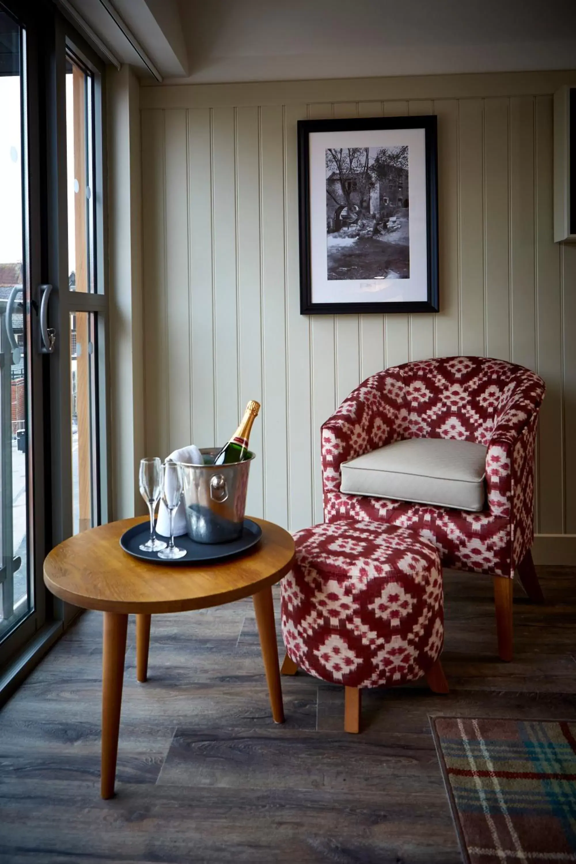 Alcoholic drinks, Seating Area in The Boathouse Inn & Riverside Rooms