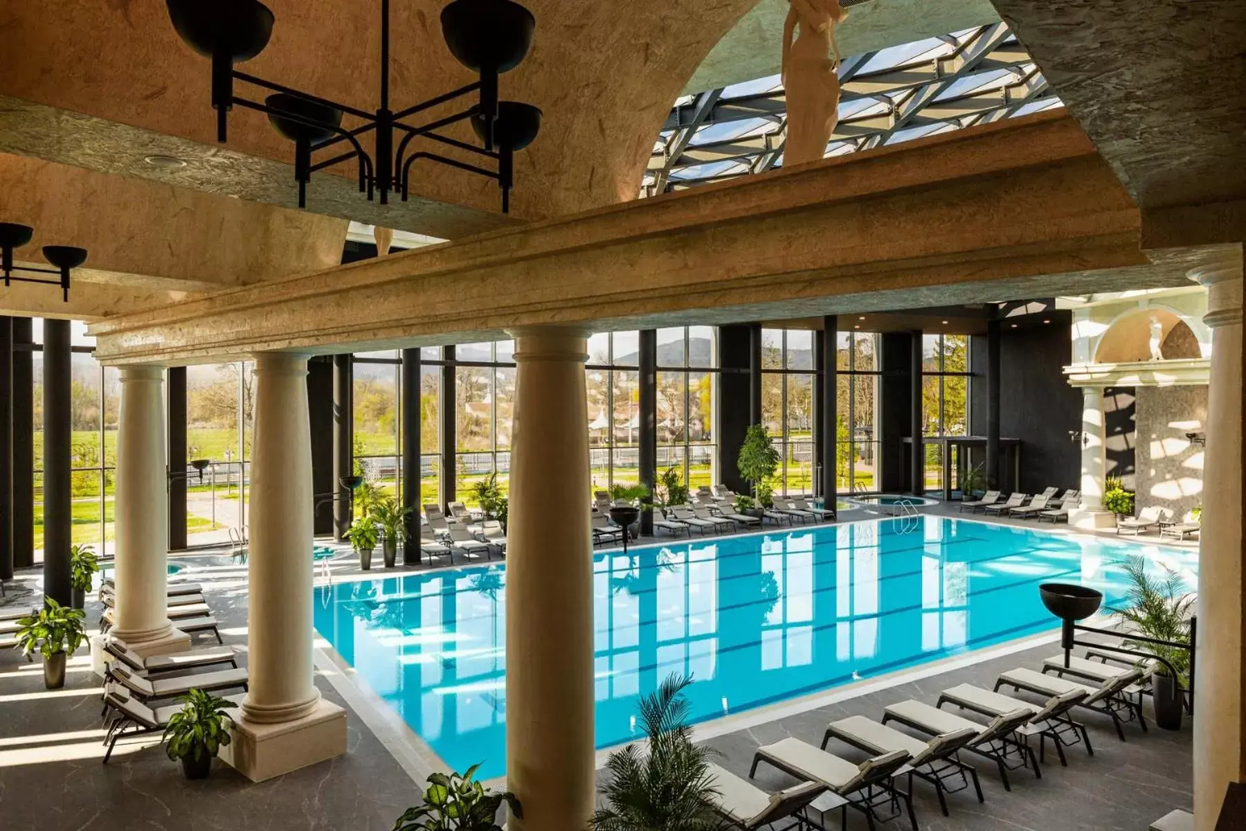 Pool view in Kings' Valley Medical & Spa Hotel Pool view in Kings' Valley Medical & Spa Hotel