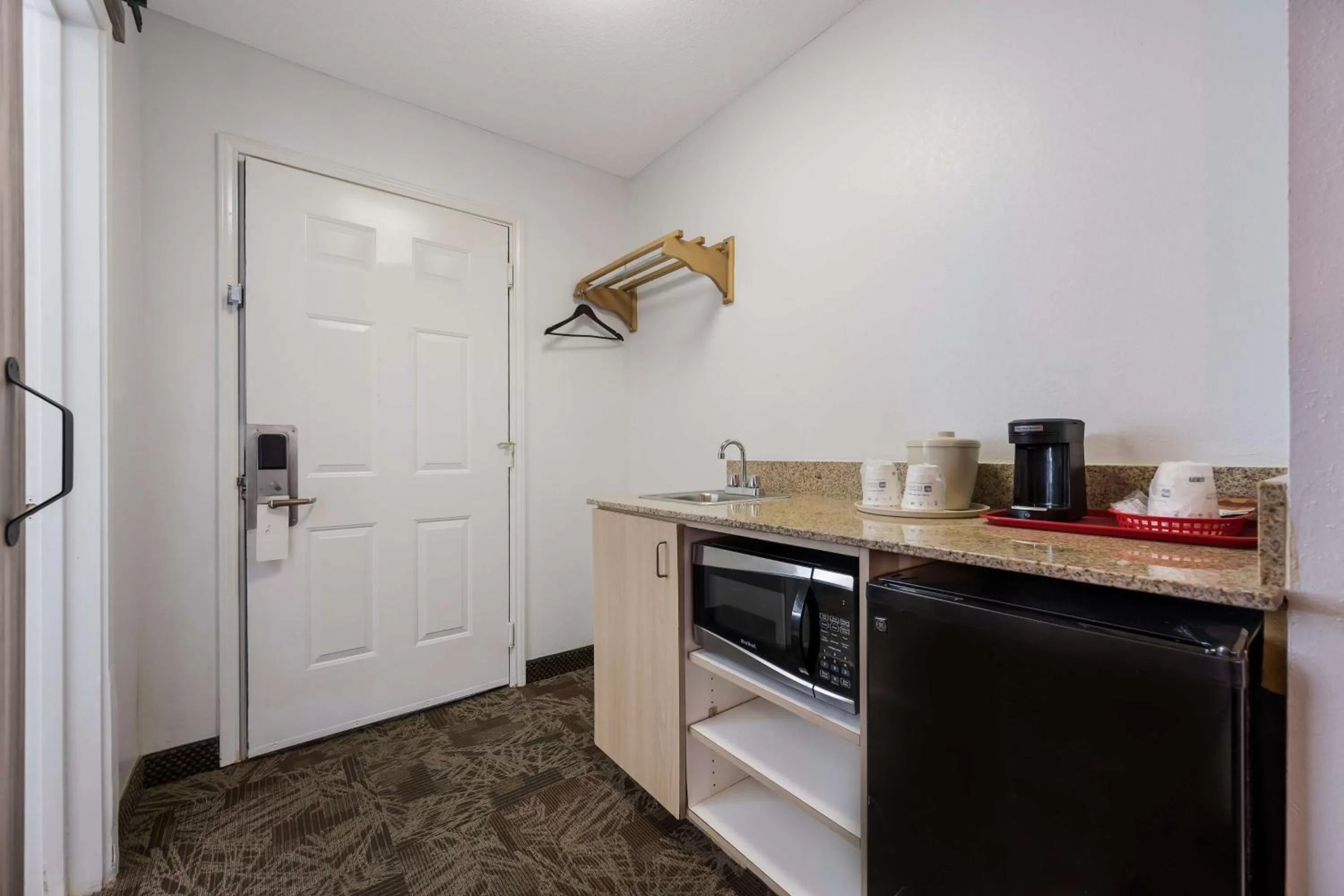 King Room with Mobility Accessible Tub in SureStay Hotel By Best Western Tuscaloosa Southeast